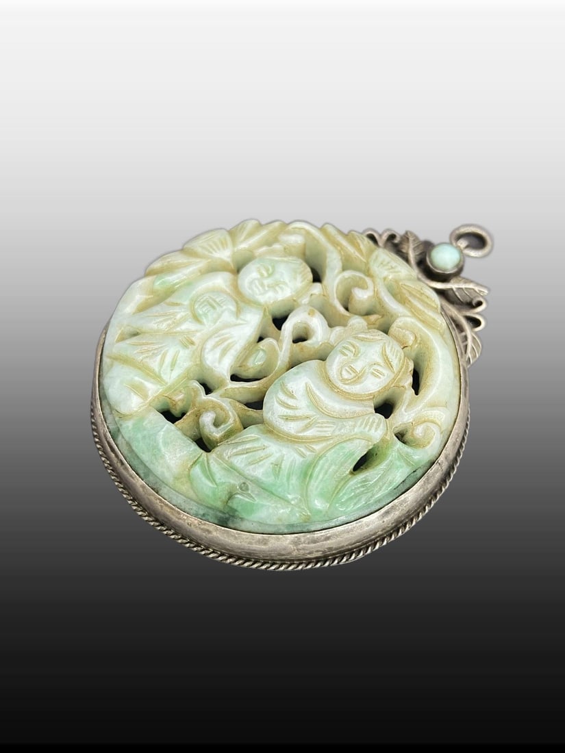 A Exquisite Jadeite Figures Pattern Pendant - 4
