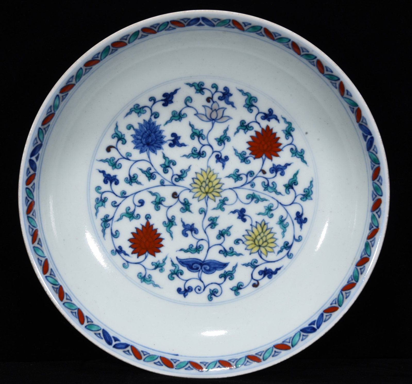 An Exquisite Doucai Lotus Pattern Plate - 2