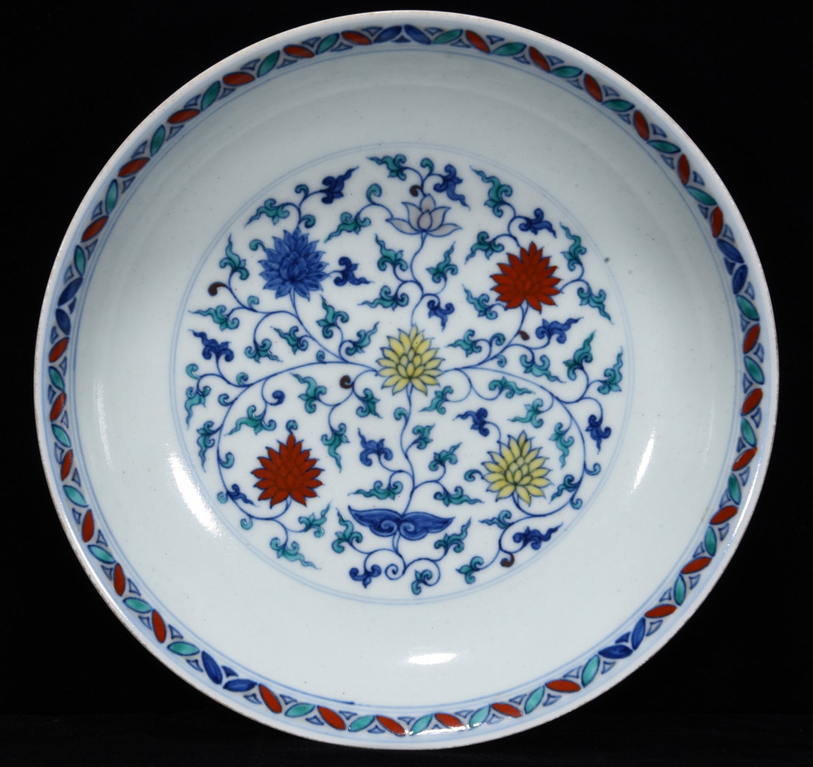 An Exquisite Doucai Lotus Pattern Plate - 3