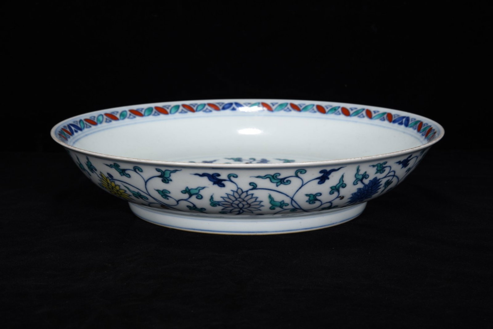 An Exquisite Doucai Lotus Pattern Plate - 7