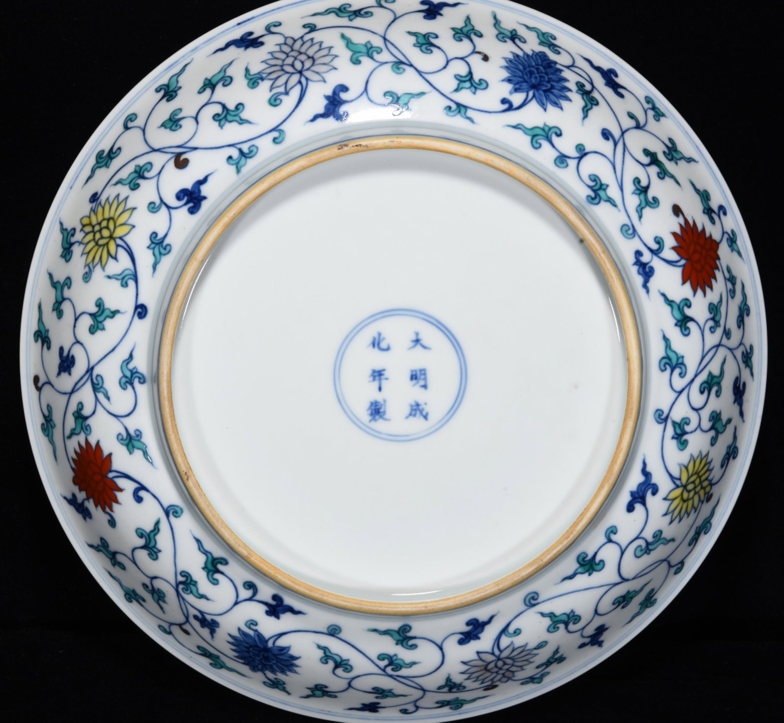 An Exquisite Doucai Lotus Pattern Plate - 9