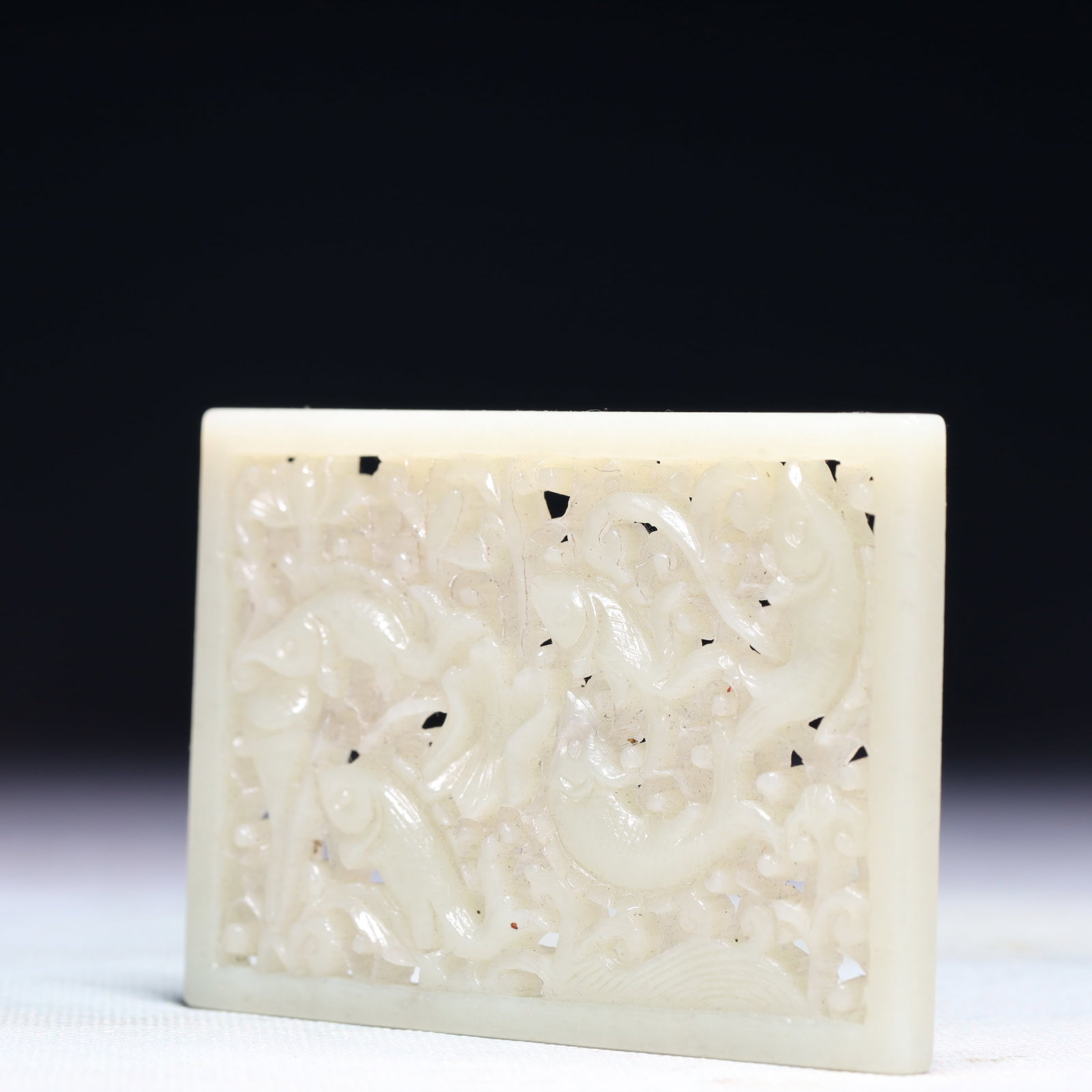 An Exquisite White Jade Fish Pattern Pendant - 2