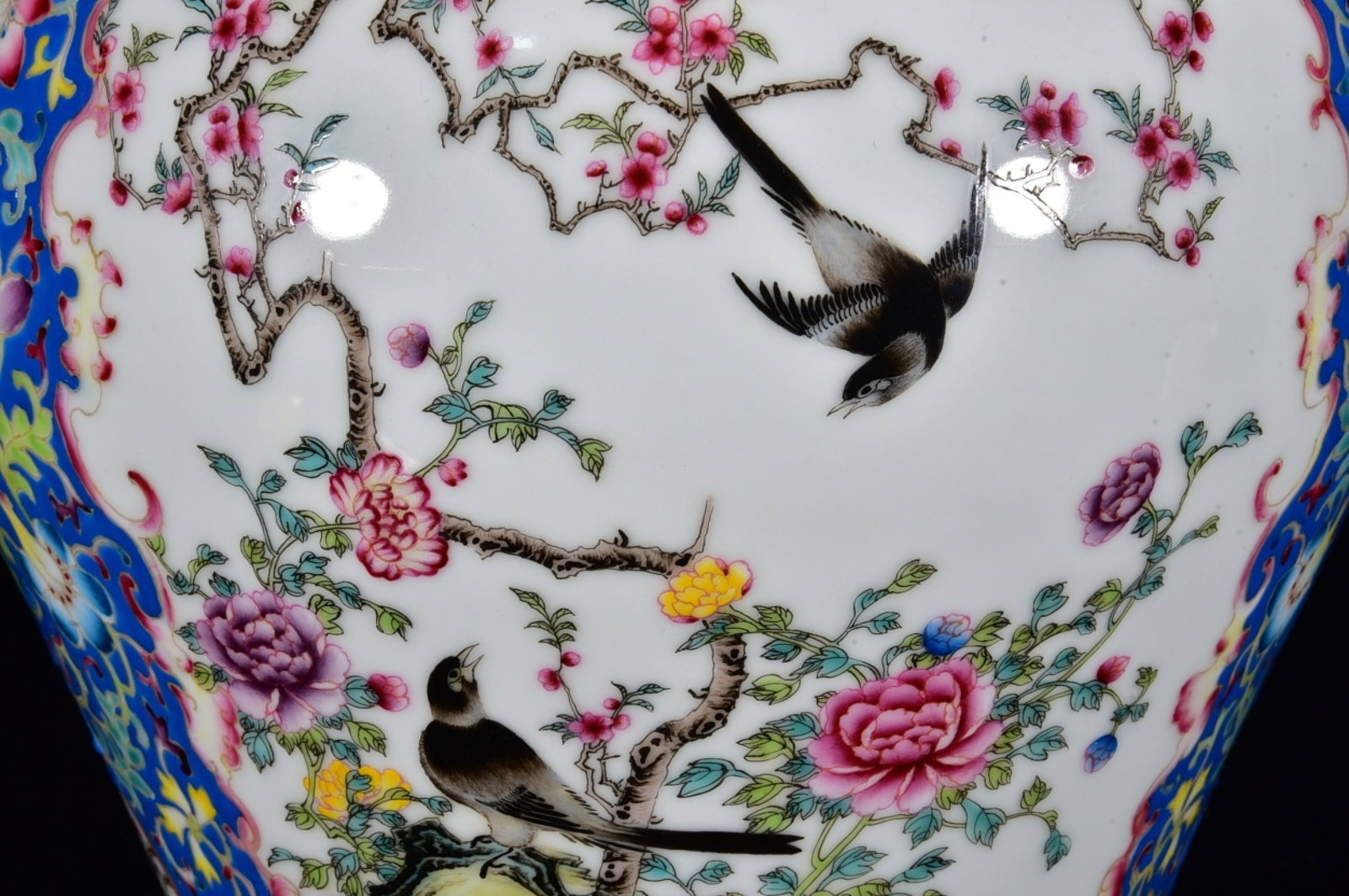 A Huge Enamel Flower and Bird Pattern Vase - 5