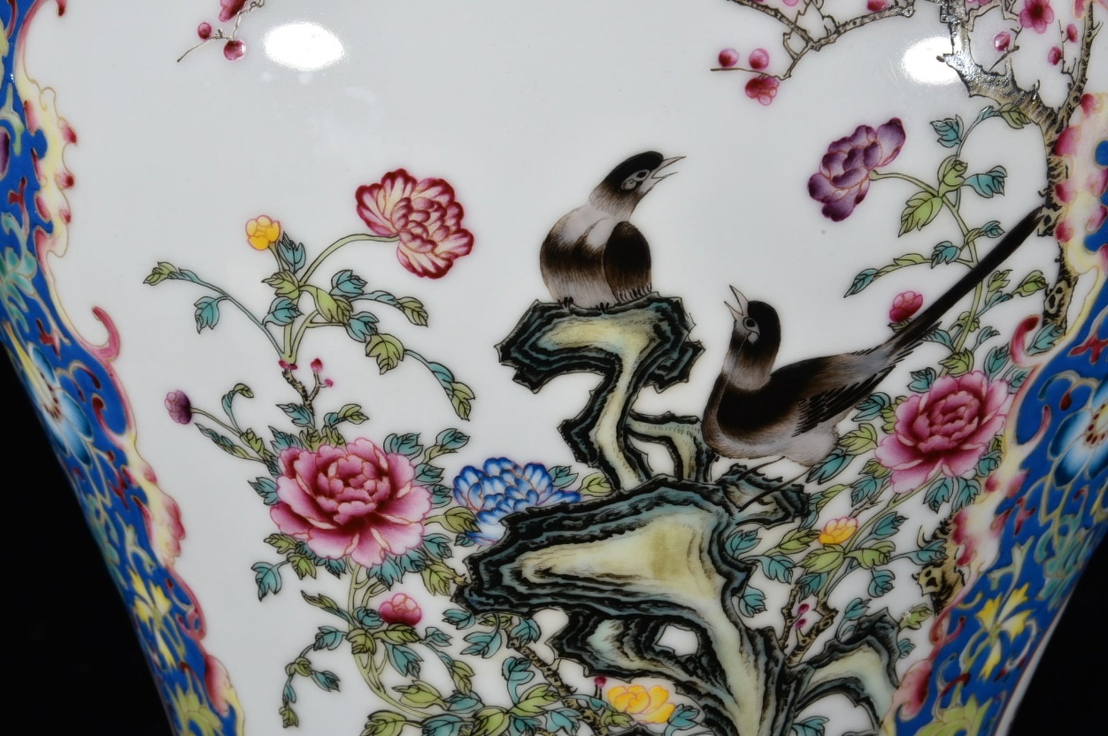 A Huge Enamel Flower and Bird Pattern Vase - 6
