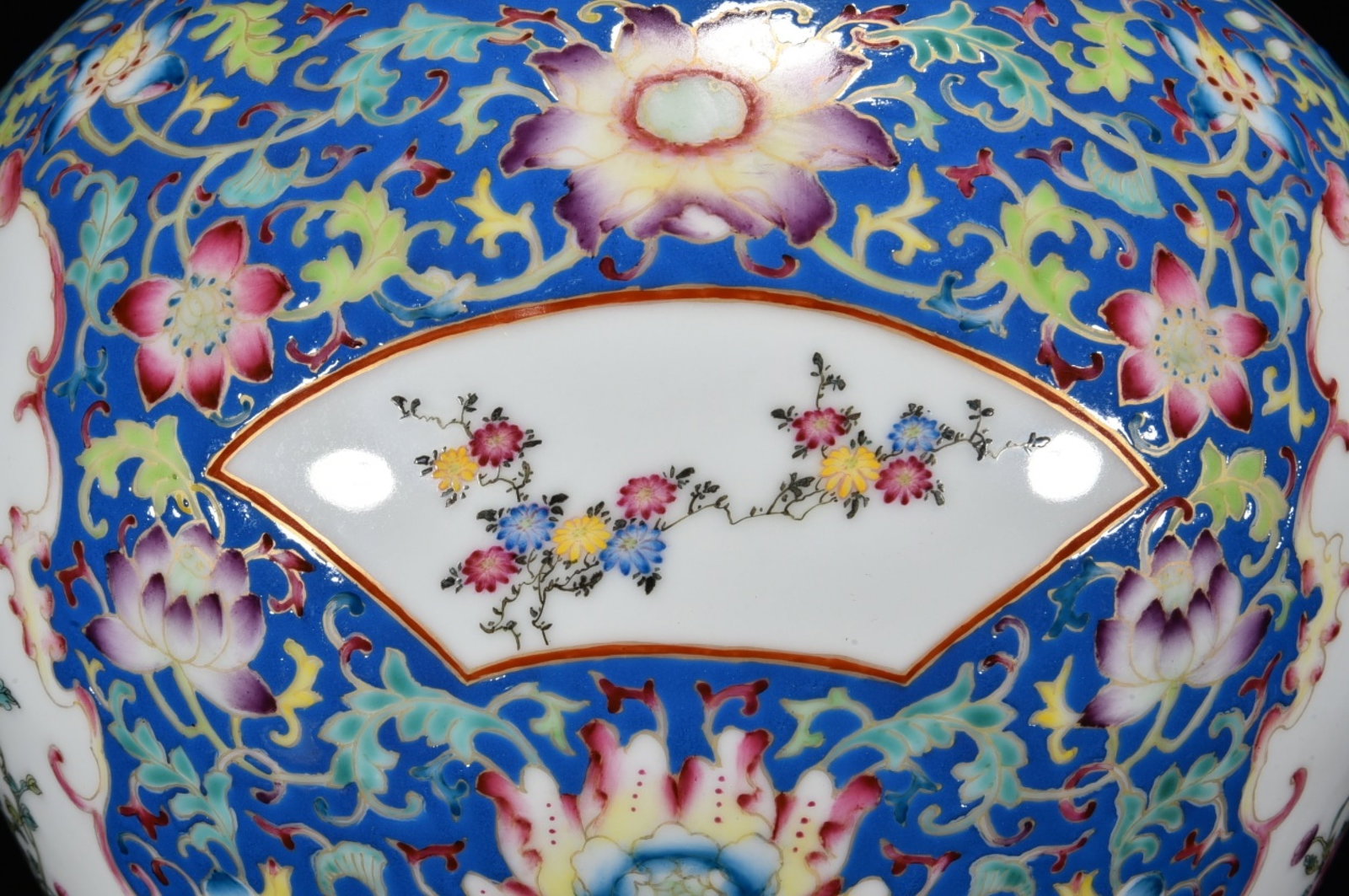 A Huge Enamel Flower and Bird Pattern Vase - 7
