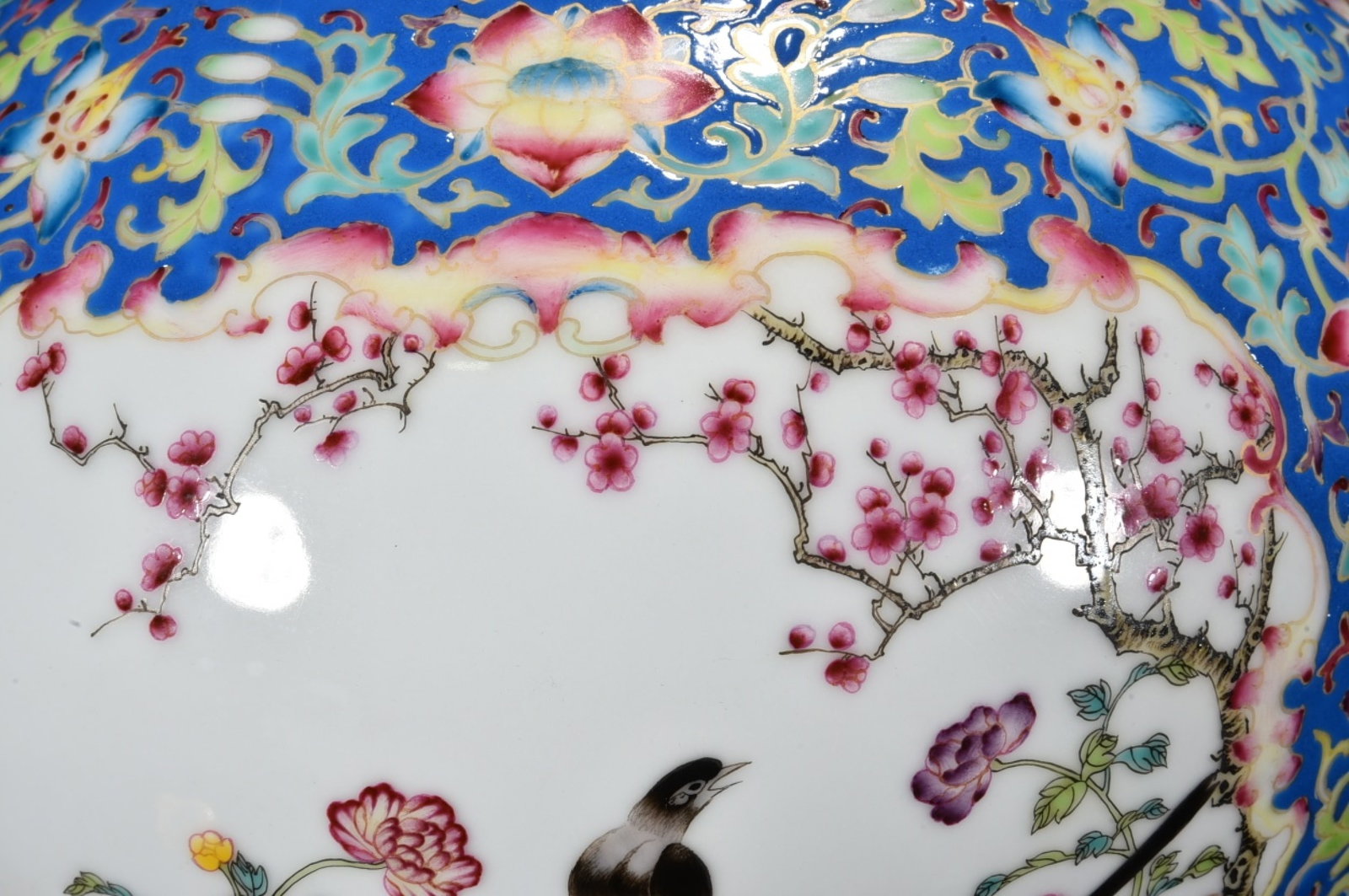 A Huge Enamel Flower and Bird Pattern Vase - 8