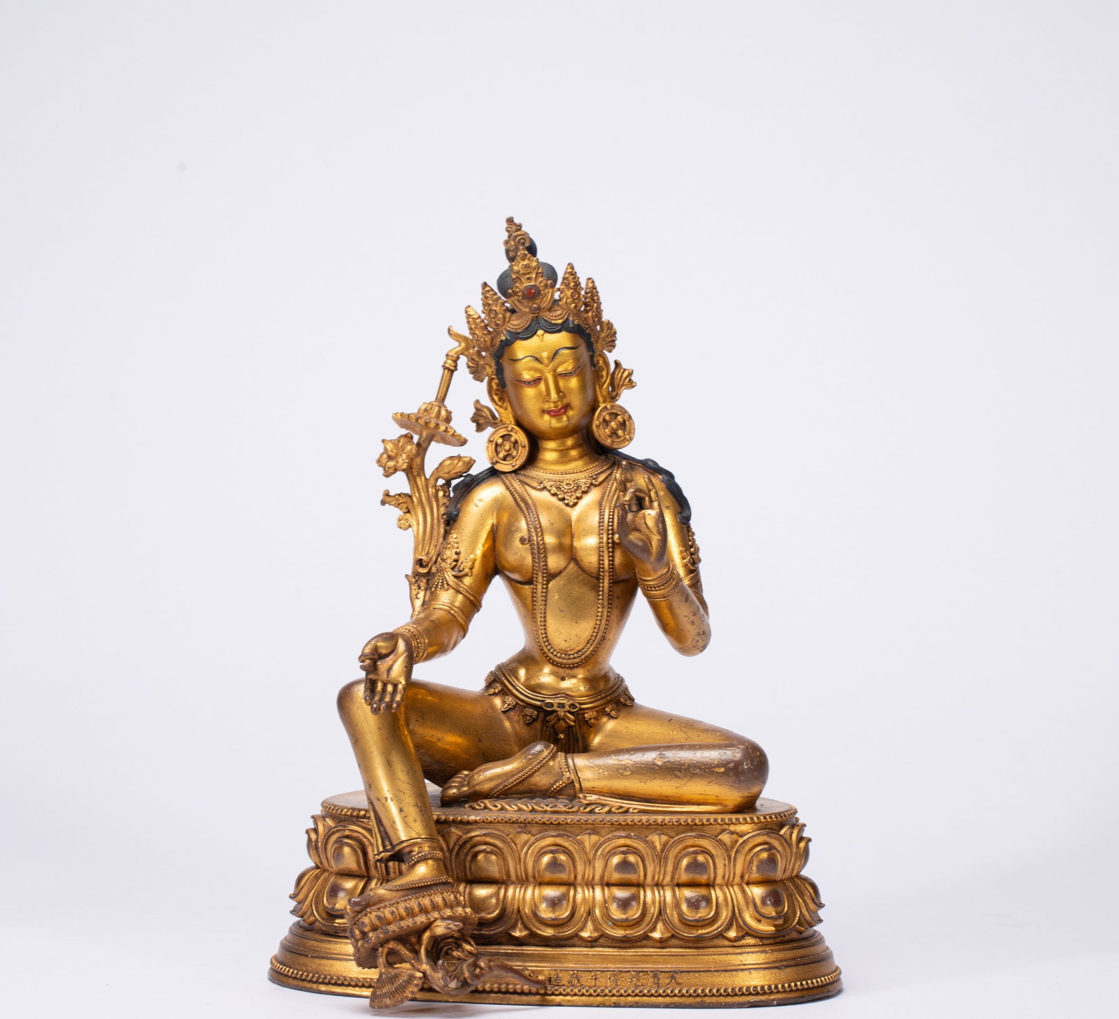 A Solemn Gilt Bronze Statue of Tara: A Solemn Gilt Bronze Statue of Tara,Qing Dynasty,China,Qianlong Mark,Size:6.1inx5.1inx8.3in,Weight:1720g 铜鎏金度母像,中国清代,乾Ɓ