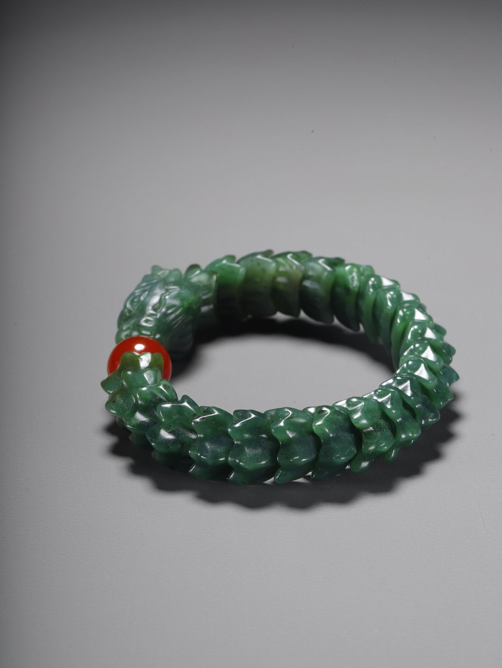 An Exquisite Jasper Dragon Pattern Bracelet - 4