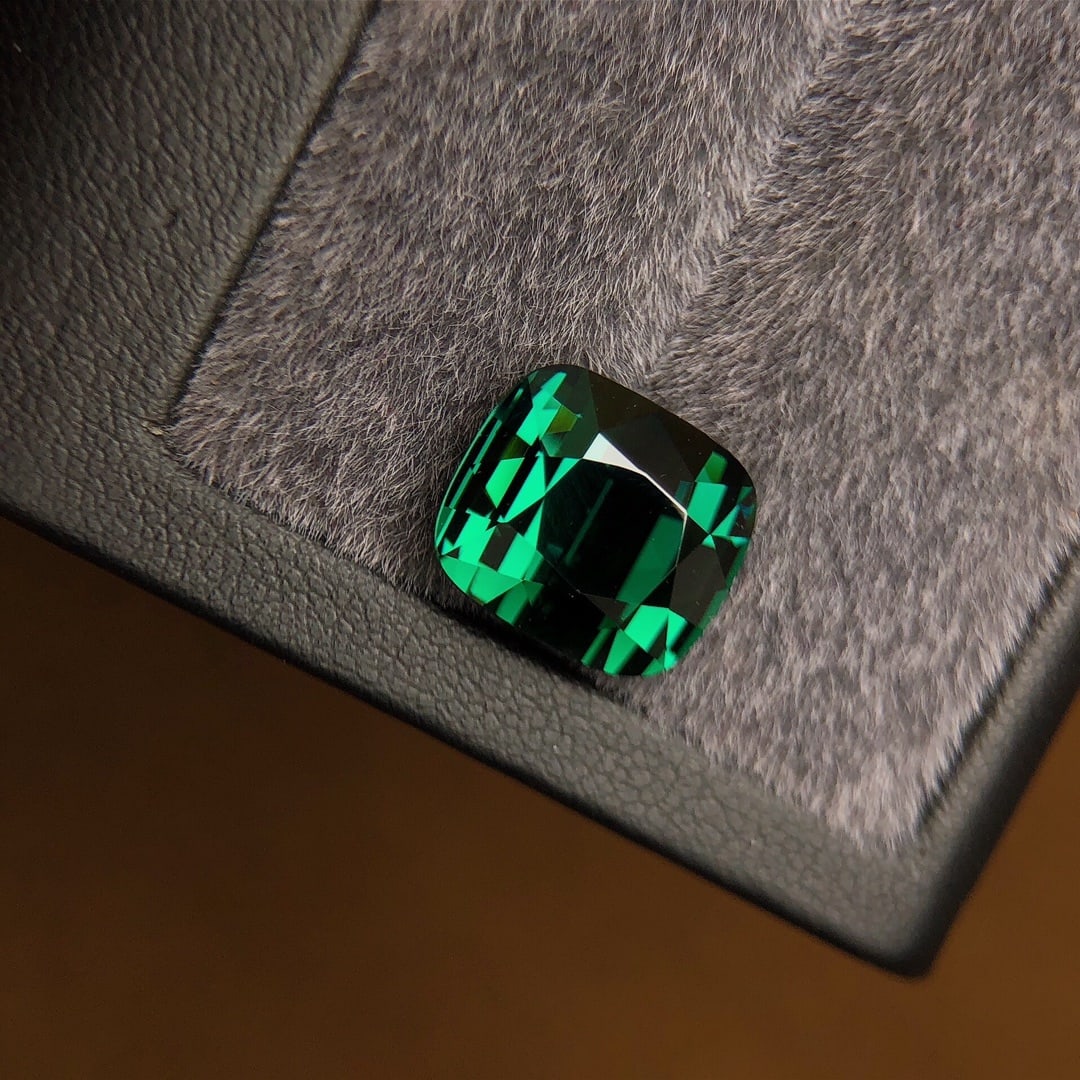 8.75Ctw Natural Tourmaline Loose: 8.75Ctw Natural Tourmaline Loose,Size:0.5inx0.4inx0.3in 8.75Ctw天然碧玺裸石