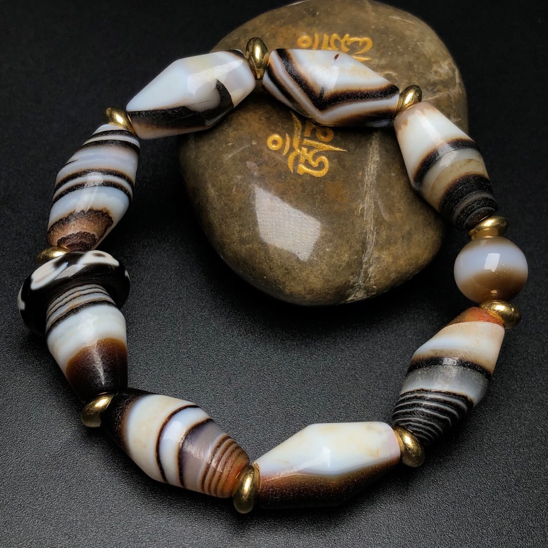 A Precious Agate Bracelets - 7