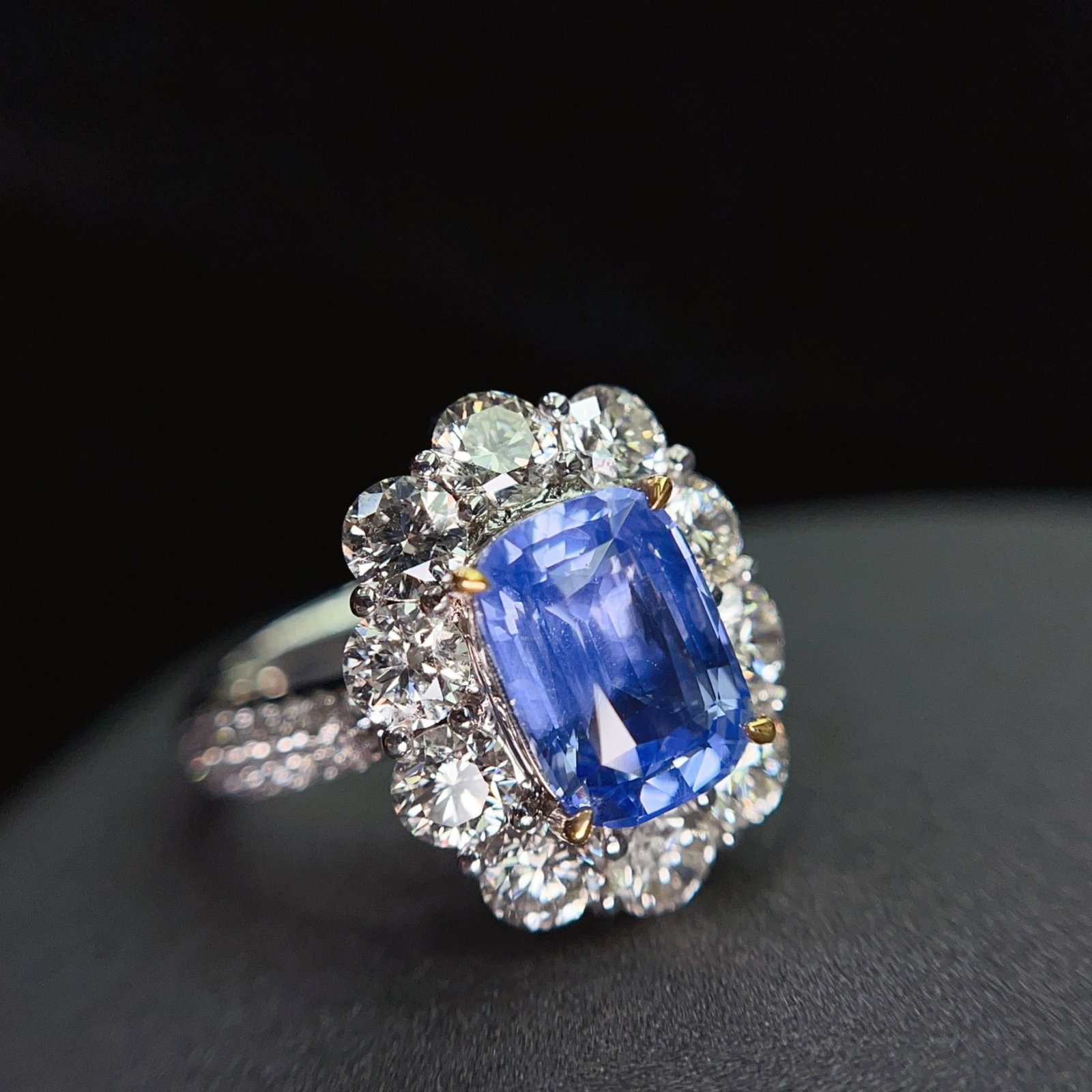 A Exquisite 18k Gold Inlaid 3.53ct Natural Sapphire and 3.036ct Diamond Ring (1 of 5)