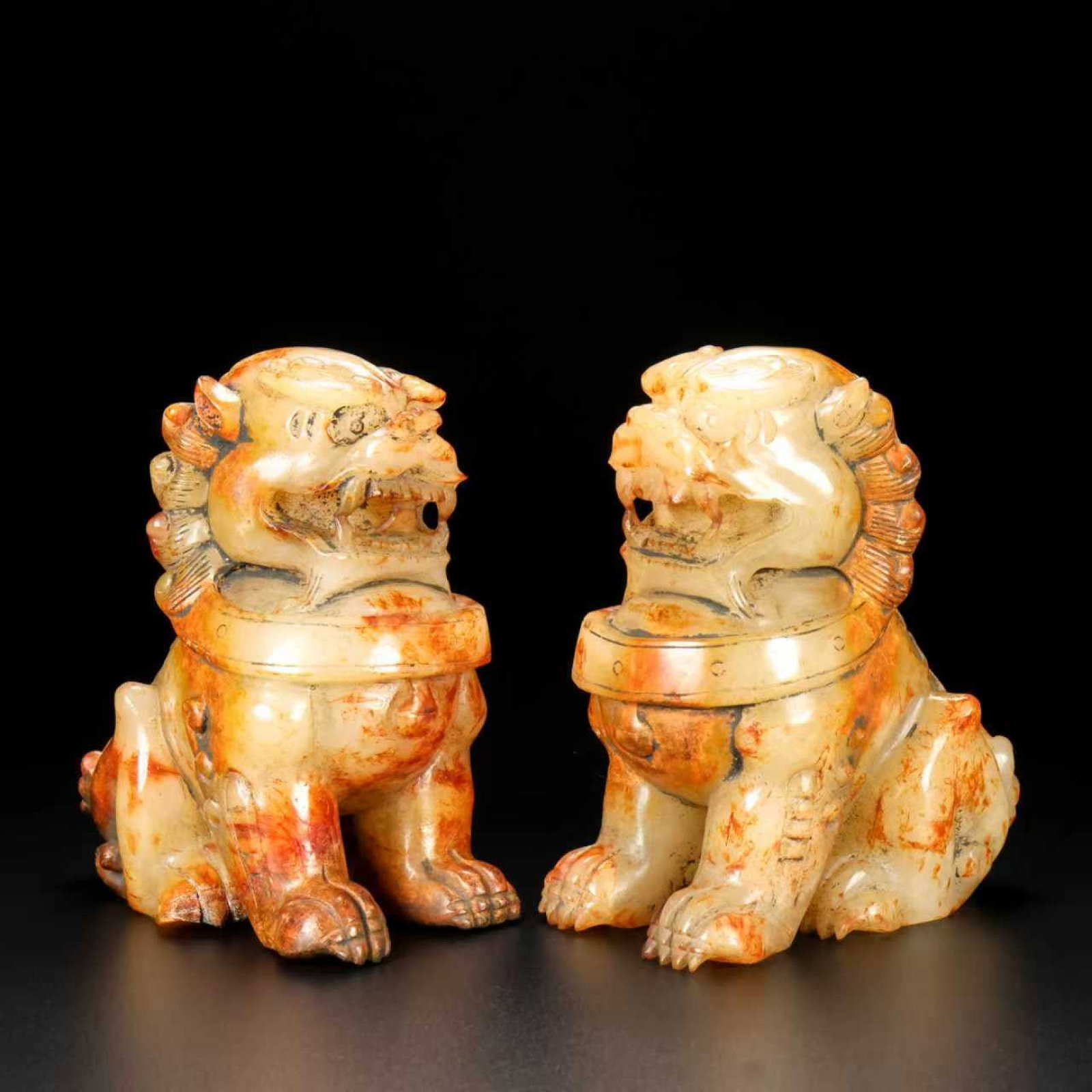 A Pair of Exquisite White Jade Lion Ornaments: A Pair of Exquisite White Jade Lion Ornaments,Qing Dynasty,China,Size:3.1inx2.4inx3.9in,Weight:1215g 一对白玉狮子摆件,中国清代