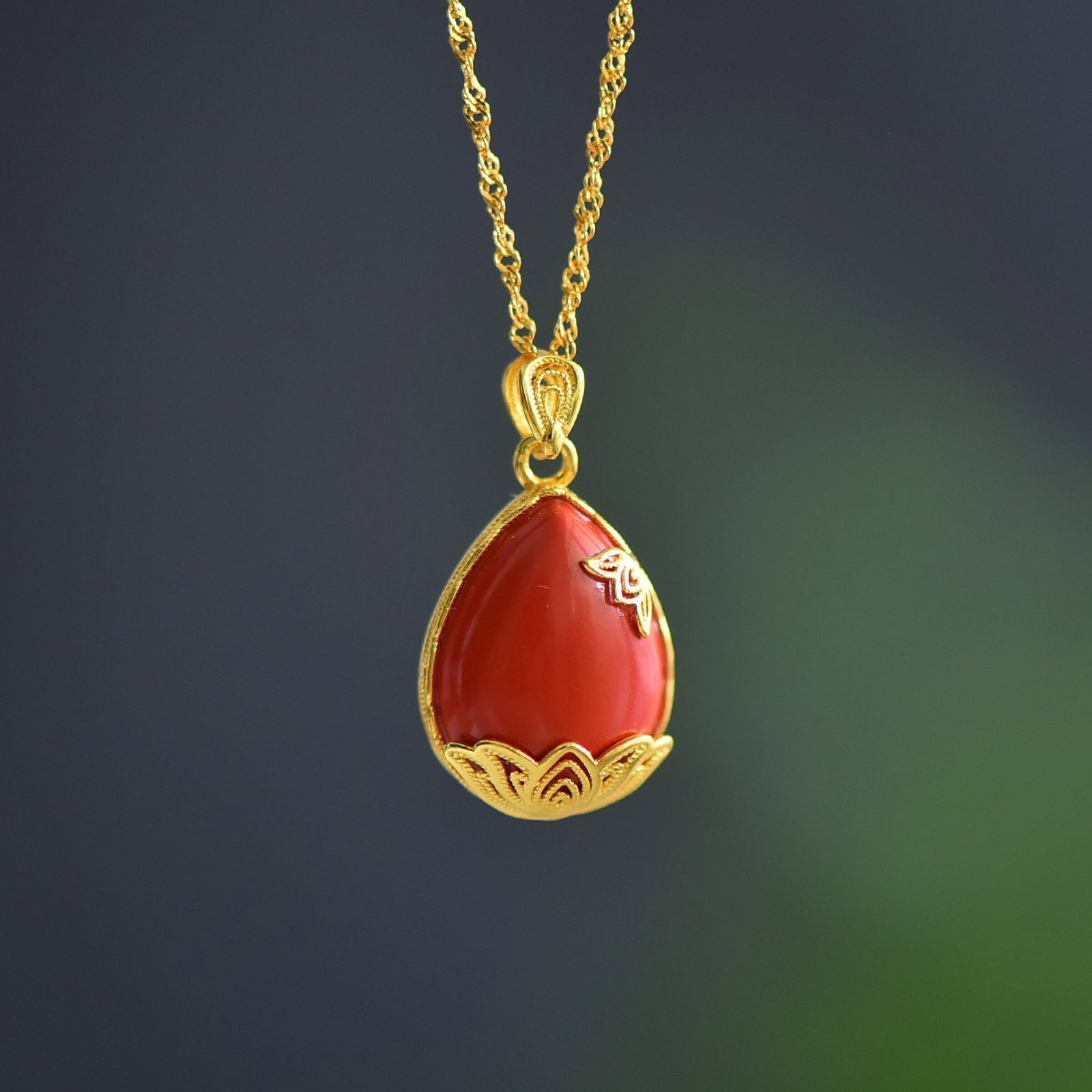 An Exquisite Sterling Silver-Gold Plated Inlaid Cinnabar Necklace: An Exquisite Sterling Silver-Gold Plated Inlaid Cinnabar Necklace,Size:12mmx16mm 纯银镀金镶朱砂项链