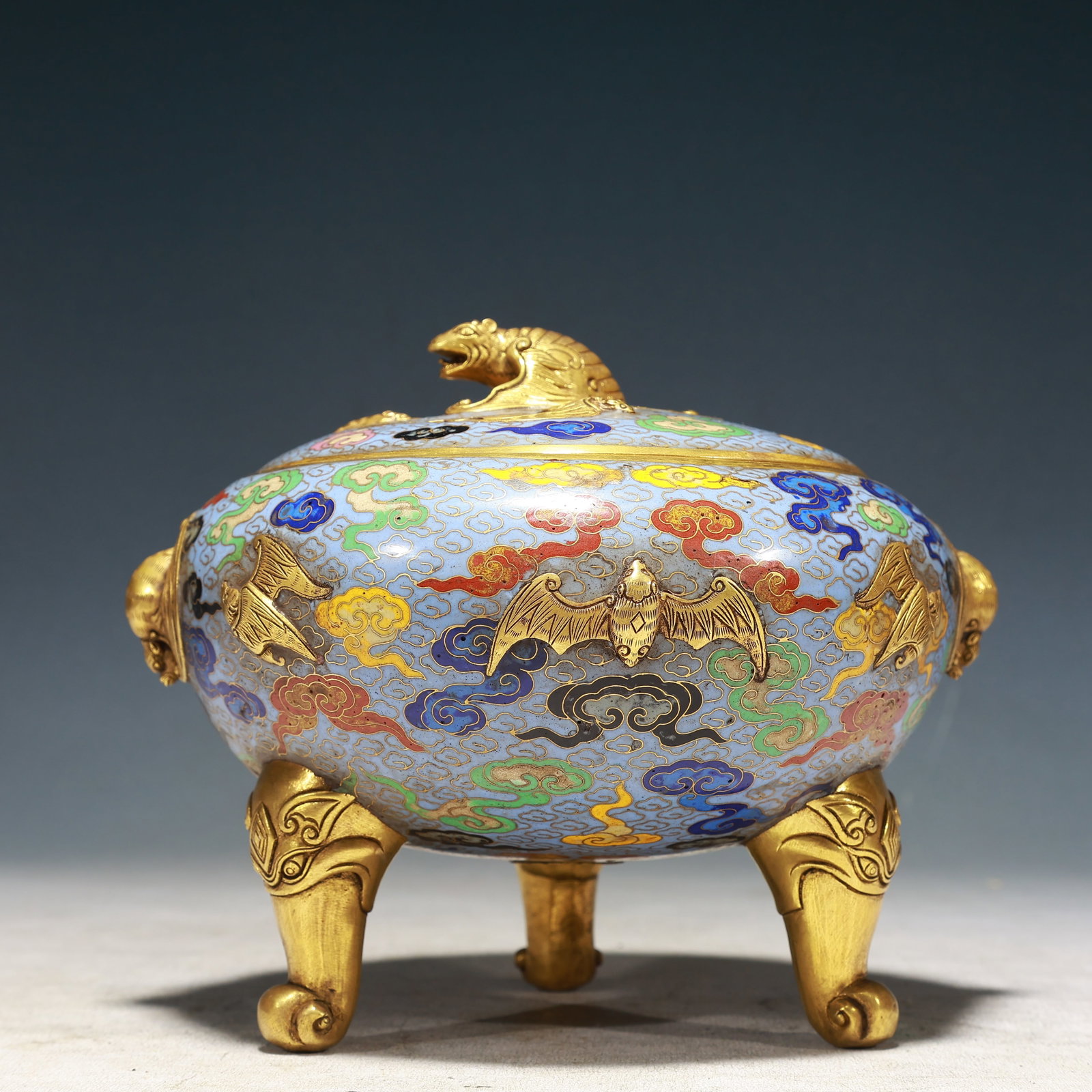 An Exquisite Cloisonne Auspicious Cloud and Bats Pattern Tripod Censer: An Exquisite Cloisonne Auspicious Cloud and Bats Pattern Tripod Censer,Qing Dynasty, China,Qianlong Four-character Mark,Size:7.5inx6.7in,Weight:2800g 景泰蓝祥云蝙&#