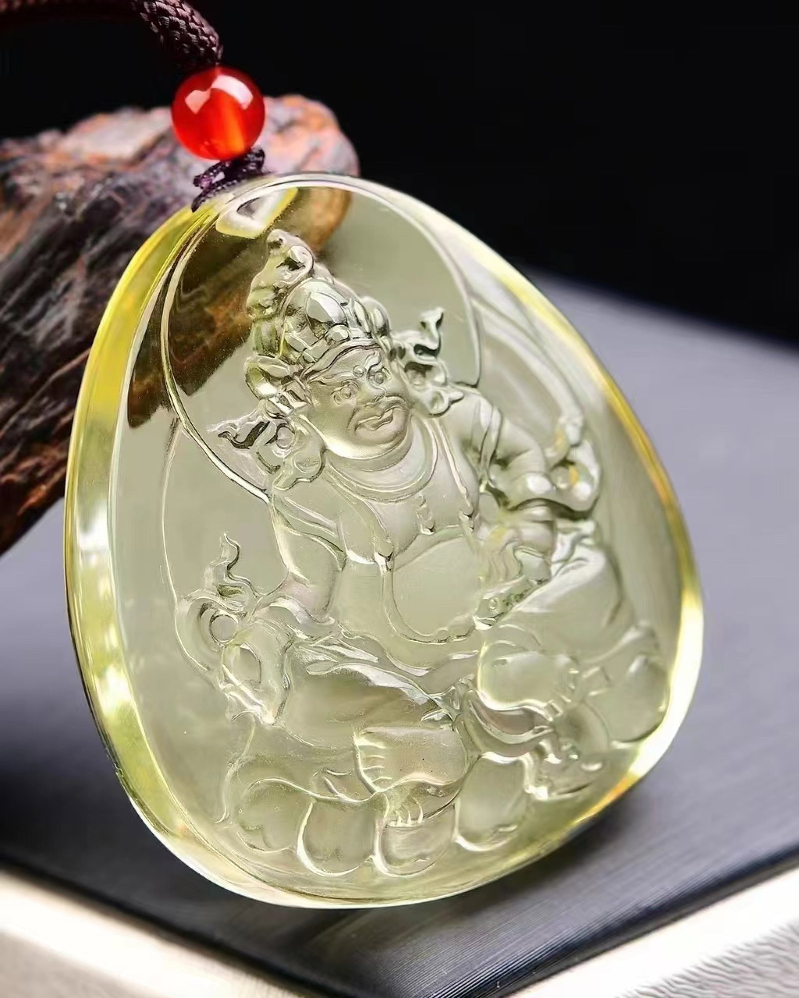 An Exquisite Crystal Statue of Mammon Pattern Pendant: An Exquisite Crystal Statue of Mammon Pattern Pendant,Size:49mmx43mmx14mm,Weight:47g 水晶财神像纹吊坠