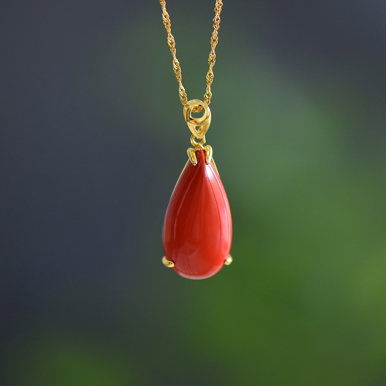 An Exquisite Sterling Silver-Gold Plated Inlaid Cinnabar Necklace: An Exquisite Sterling Silver-Gold Plated Inlaid Cinnabar Necklace,Size:13mmx25mm 纯银镀金镶朱砂项链