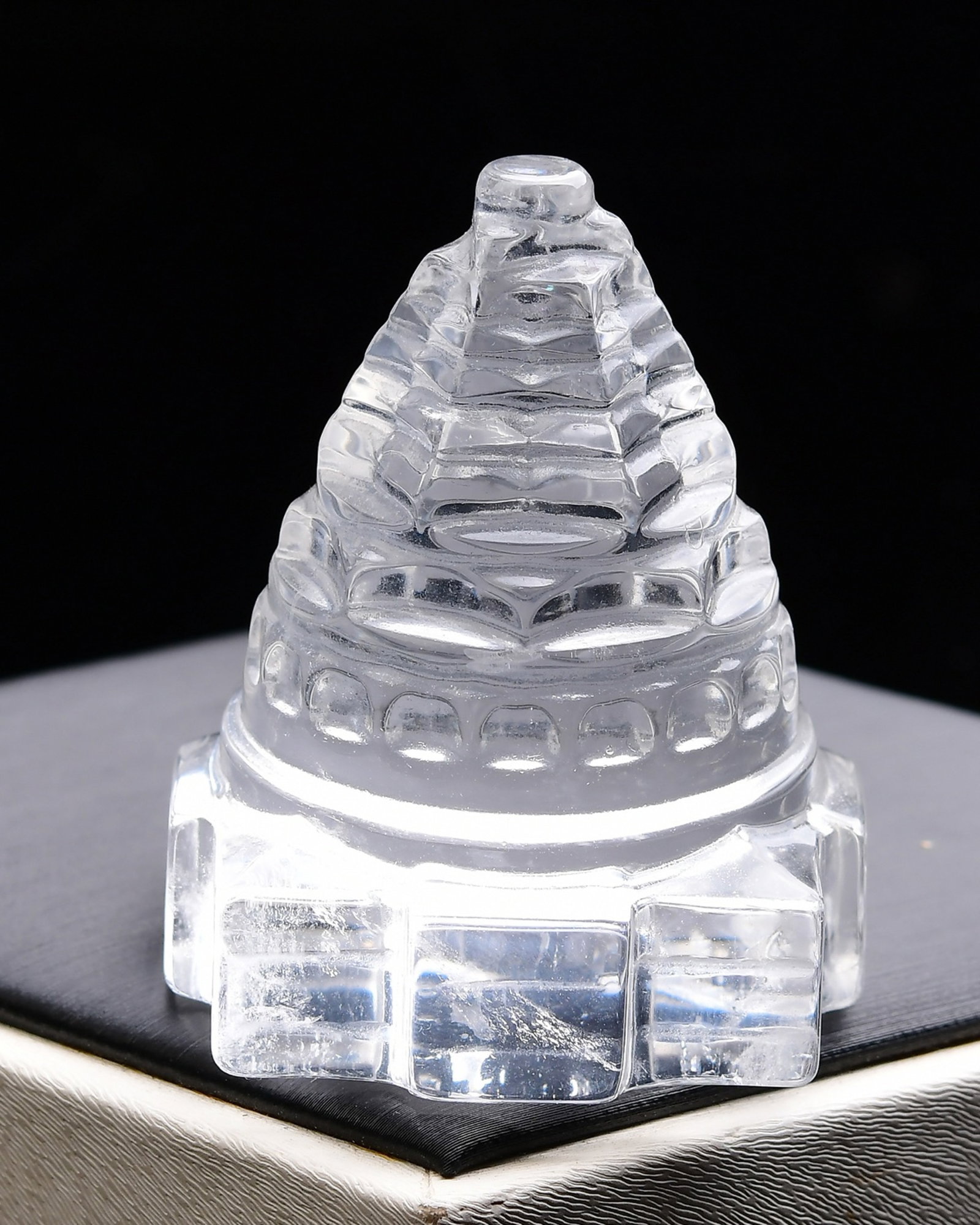 An Exquisite Crystal Pagoda Ornament: An Exquisite Crystal Pagoda Ornament,Size:57mmx47mmx4mm,Weight:133g 水晶佛塔摆件