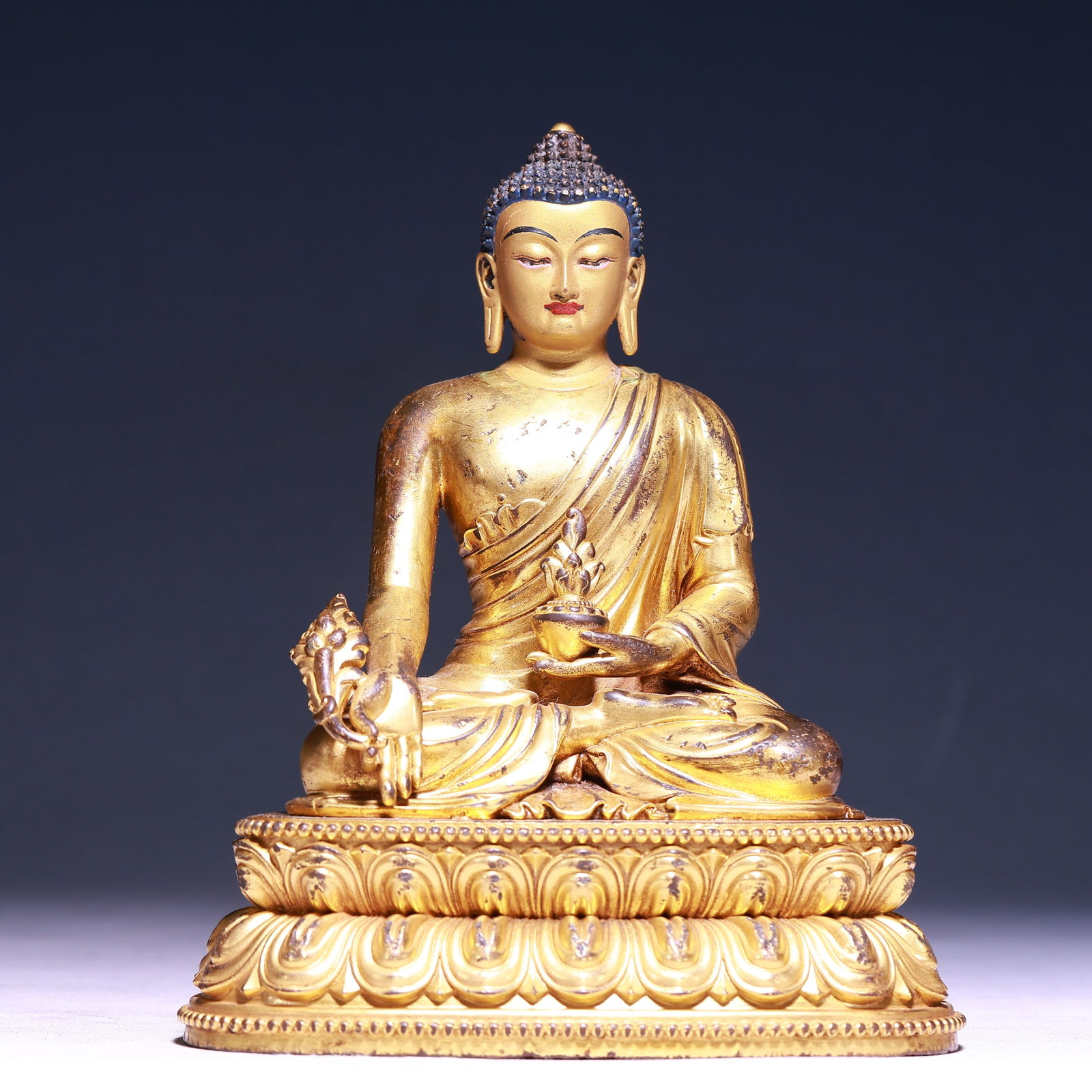 A Solemn Gilt Bronze Statue of Sakyamuni: A Solemn Gilt Bronze Statue of Sakyamuni,Ming Dynasty,China,Yongle Six-character Mark,Size:6.3inx4.3inx7.9in,Weight:2250g 铜鎏金释迦摩尼像,中Þ