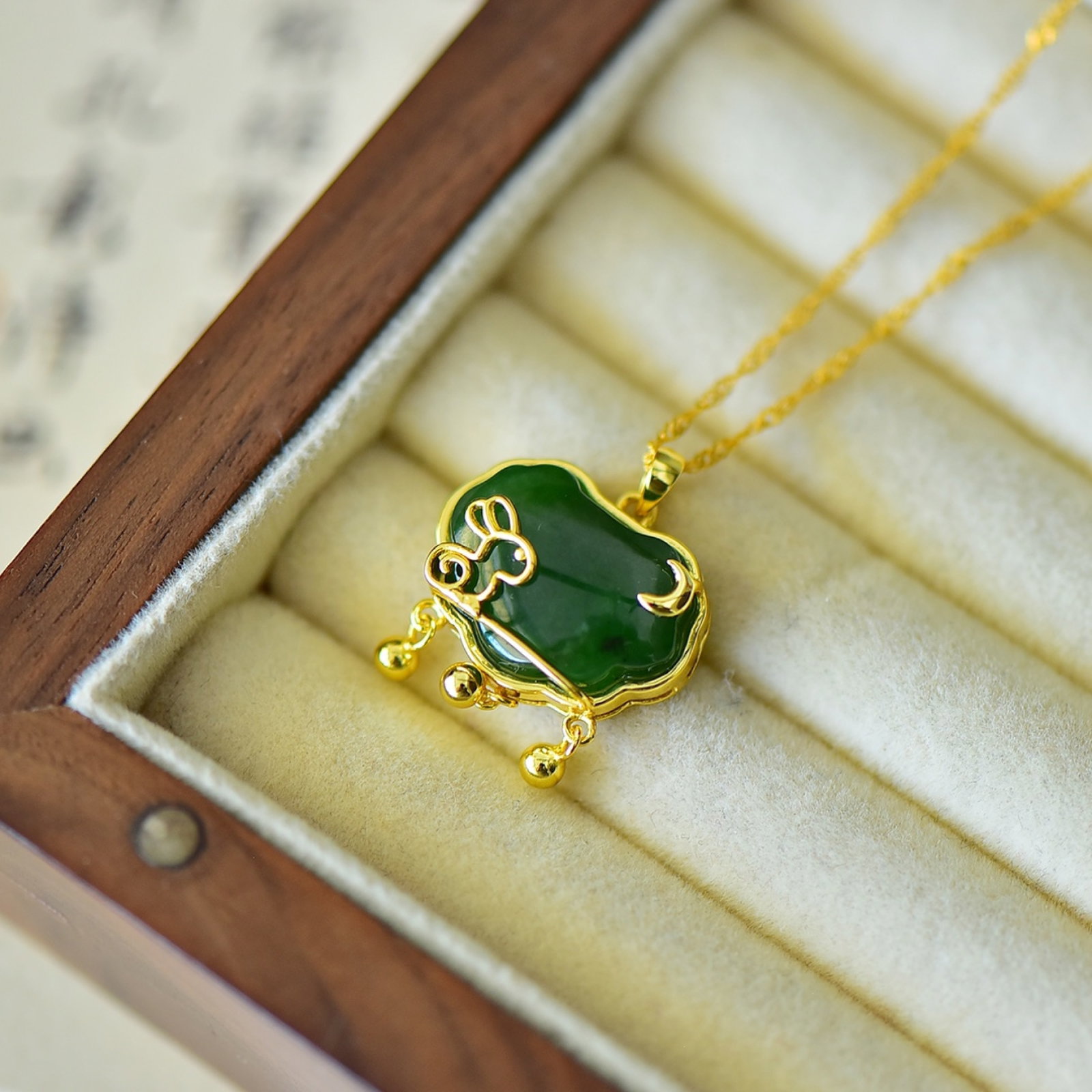 An Exquisite Sterling Silver-Gold Plated Inlaid Jasper Pendant: An Exquisite Sterling Silver-Gold Plated Inlaid Jasper Pendant,Size:13mmx18mm 纯银镀金镶碧玉吊坠