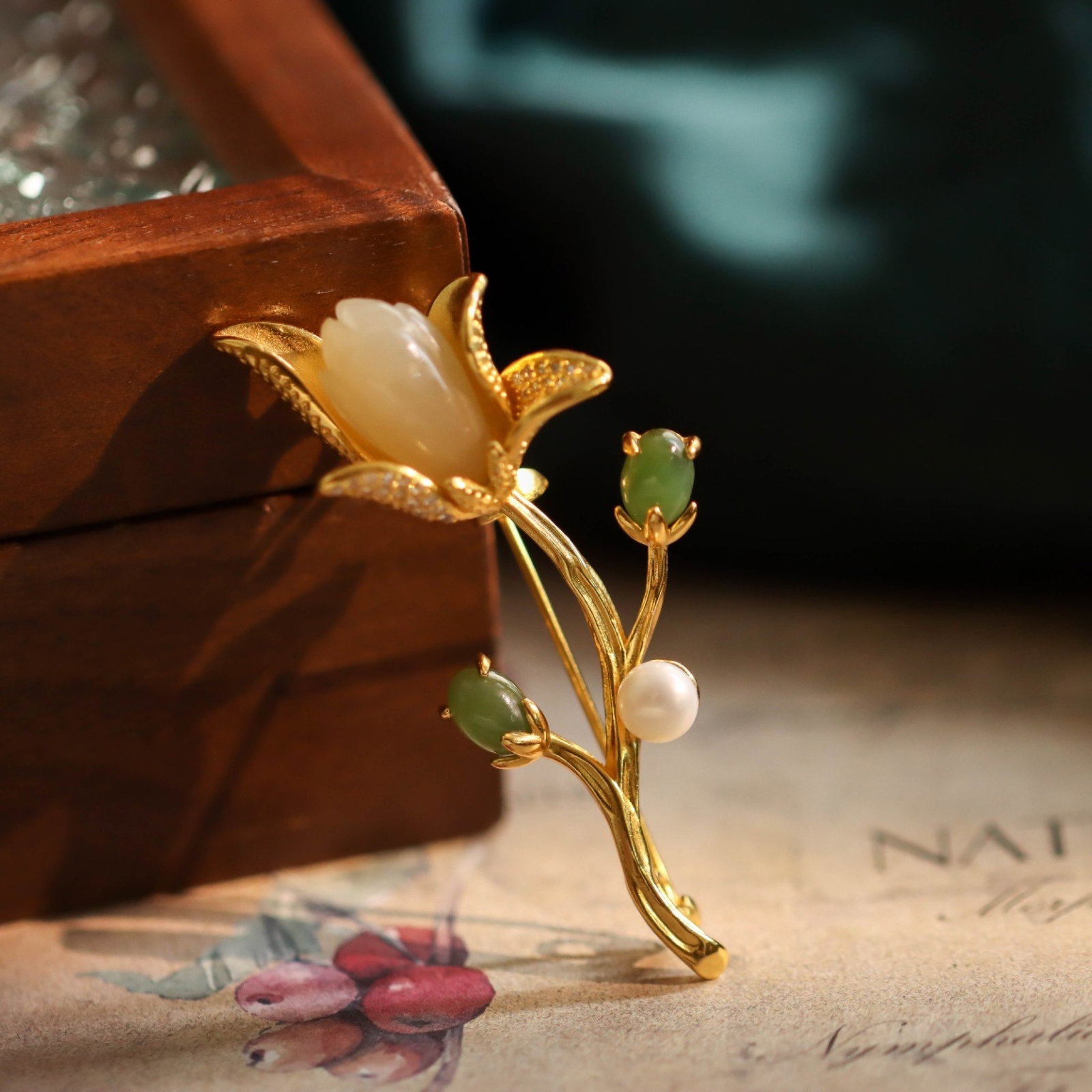 An Exquisite Sterling Silver-Gold Plated Inlaid White Jade Pendant,Inlaid Jasper and Pearls: An Exquisite Sterling Silver-Gold Plated Inlaid White Jade Pendant,Inlaid Jasper and Pearls 纯银镀金镶白玉吊坠,嵌碧玉和