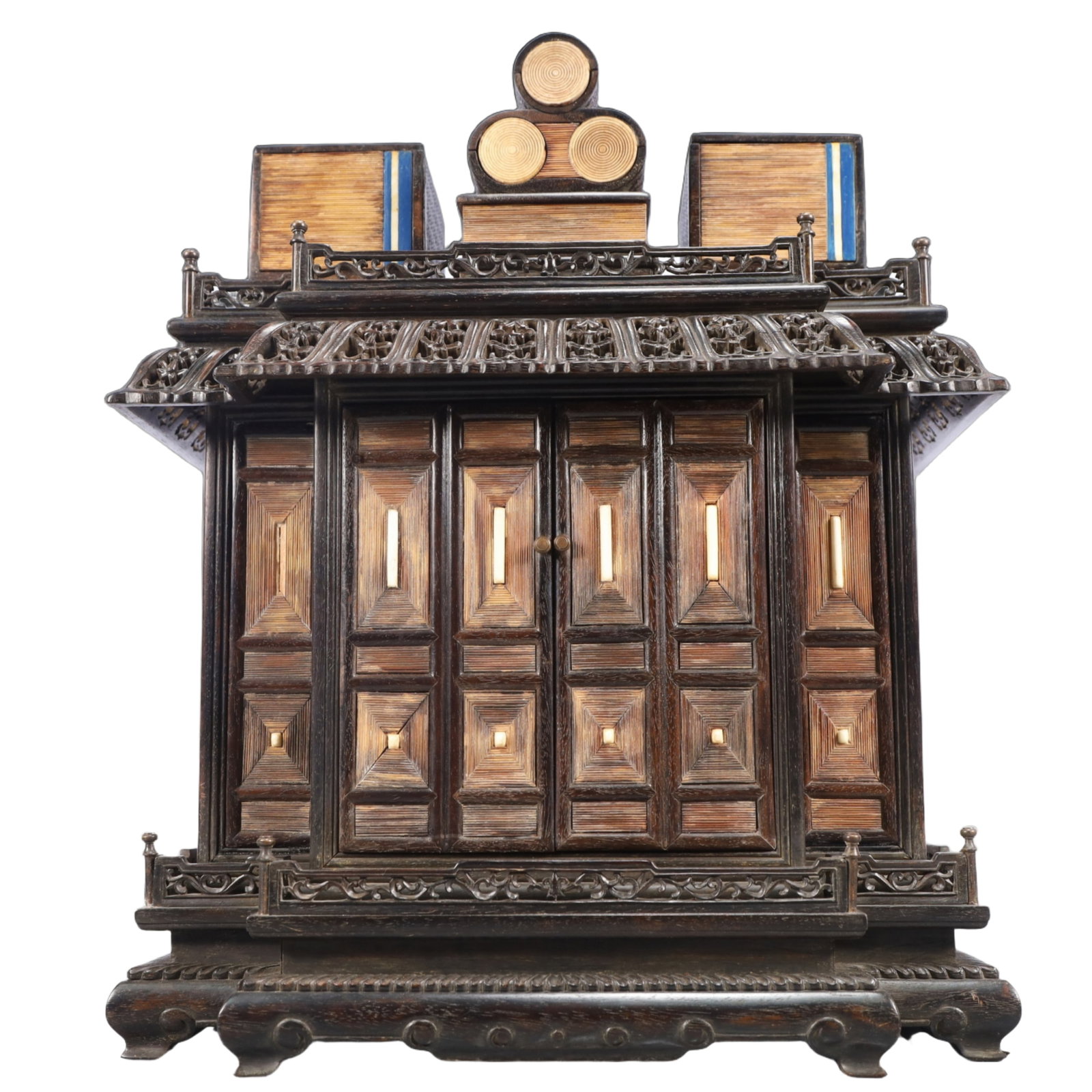 A Rare Zitanwood Inlaid Gems Box: A Rare Zitanwood Inlaid Gems Box,Qing Dynasty, China,Size:11.8inx8.3inx14.2in,Weight:4250g 紫檀木嵌百宝箱,中国清代