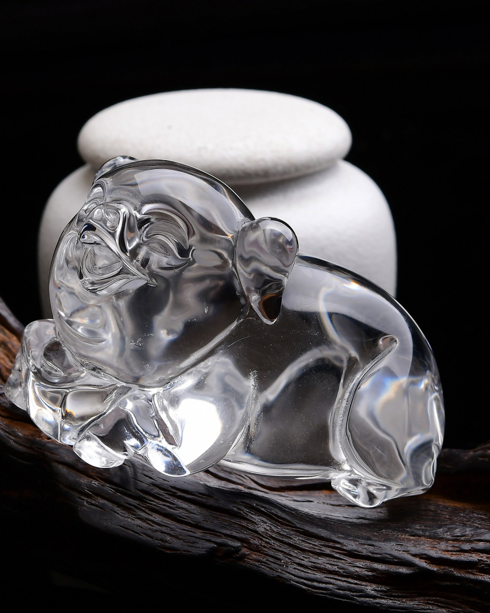 An Exquisite Crystal Pig Ornament: An Exquisite Crystal Pig Ornament,Size:56mmx37mmx32mm,Weight:297g 水晶猪摆件