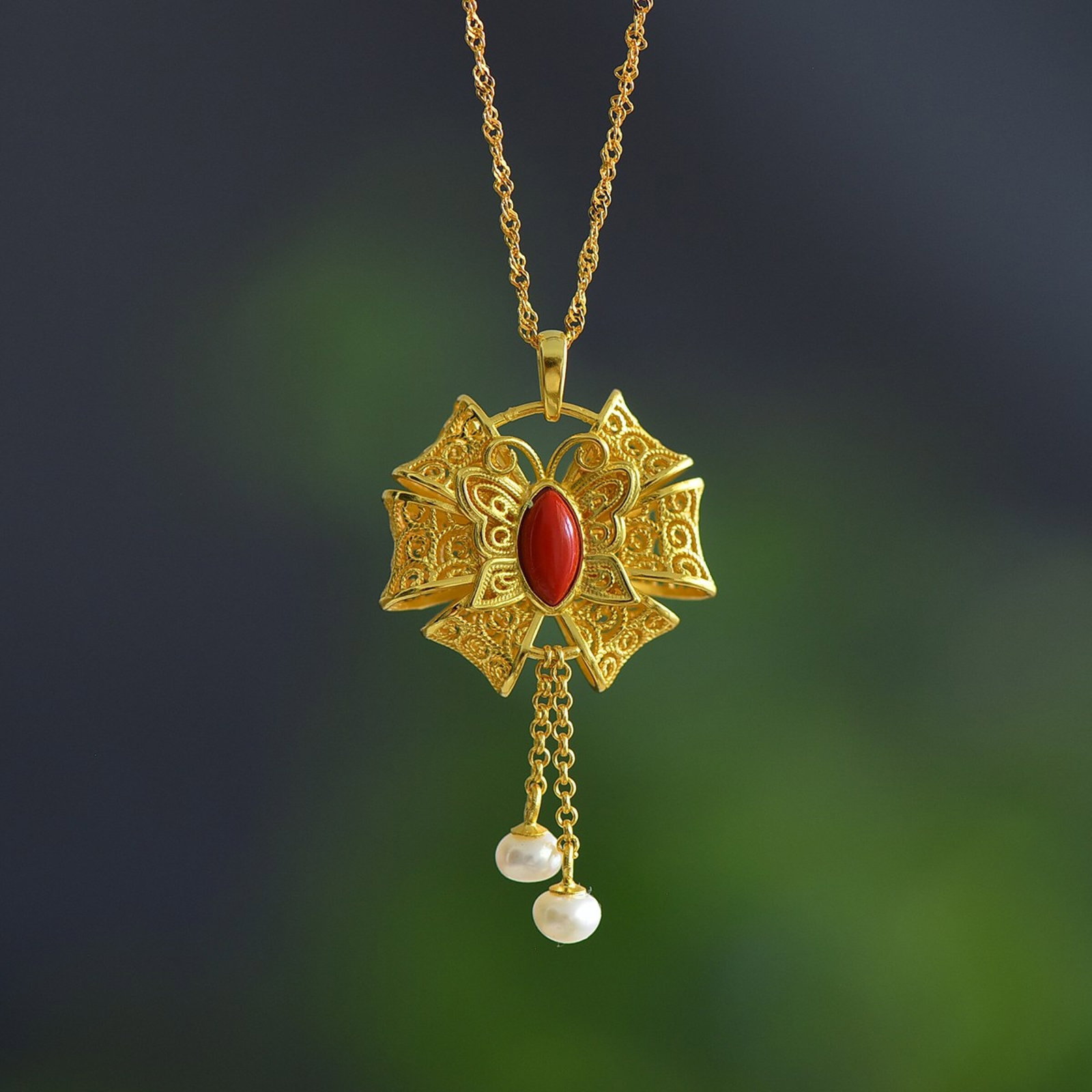 An Exquisite Sterling Silver-Gold Plated Inlaid Cinnabar Necklace: An Exquisite Sterling Silver-Gold Plated Inlaid Cinnabar Necklace,Size:4mmx8mm 纯银镀金镶朱砂项链