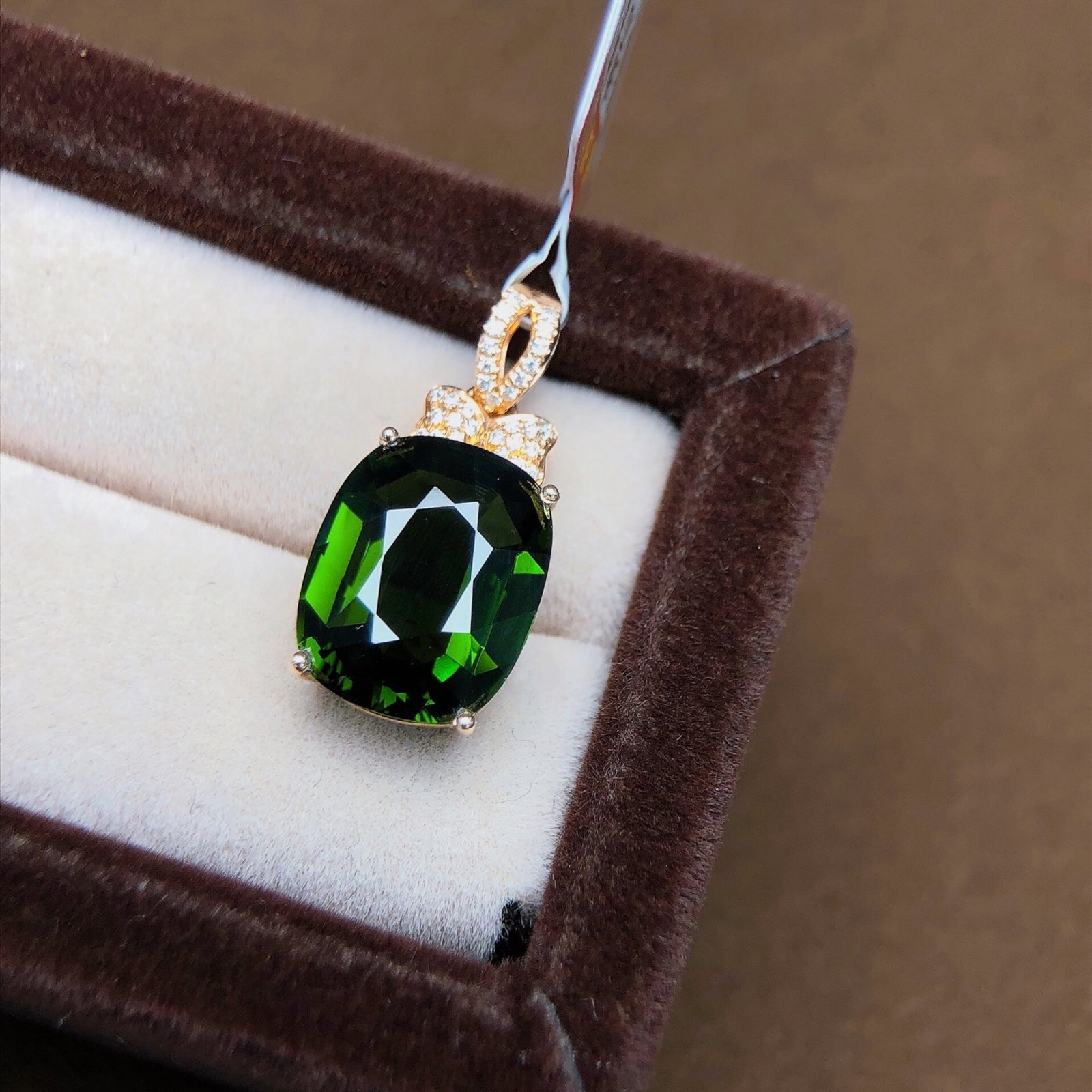 5.3Ctw Sterling Silver-Gold Plated Inlaid Natural Tourmaline Necklace: 5.3Ctw Sterling Silver-Gold Plated Inlaid Natural Tourmaline Necklace,Size:10.1mmx12.5mm 5.3Ctw纯银镀金嵌天然碧玺项链