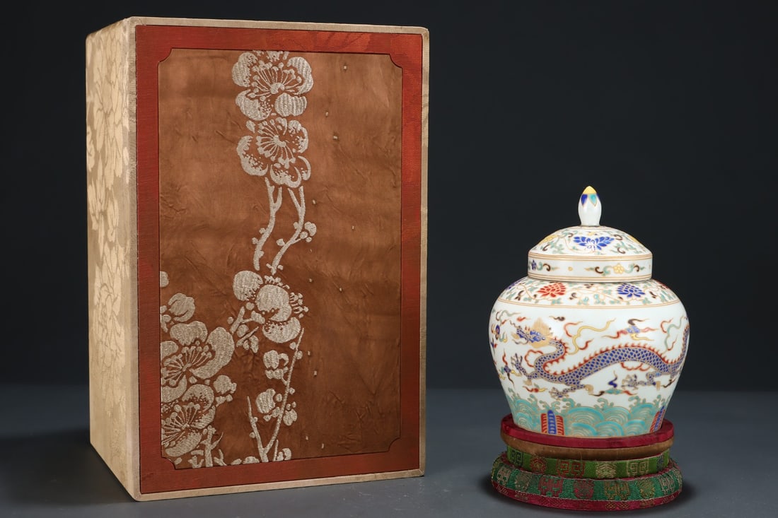 An Exquisite Wucai Seawater,Auspicious Cloud and Dragon Pattern Jar with Cover: An Exquisite Wucai Seawater,Auspicious Cloud and Dragon Pattern Jar with Cover,Ming Dynasty,China,Chenghua Mark,Size:7.3inx6.1in 五彩海水祥云龙纹盖