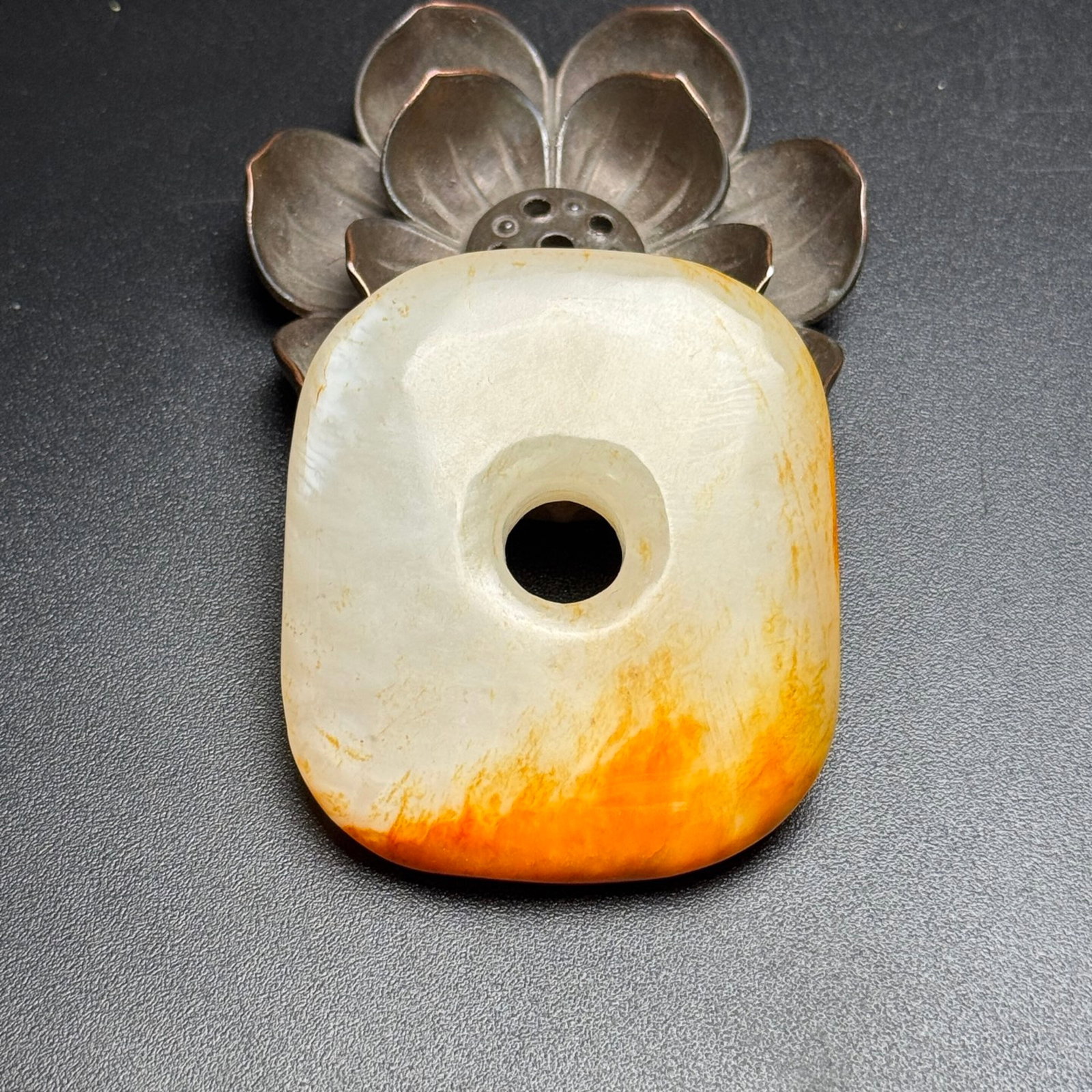 An Exquisite White Jade Pendant: An Exquisite White Jade Pendant,Qing Dynasty,China,Size:58mmx50mmx11mm,Weight:69g 白玉挂件,中国清代