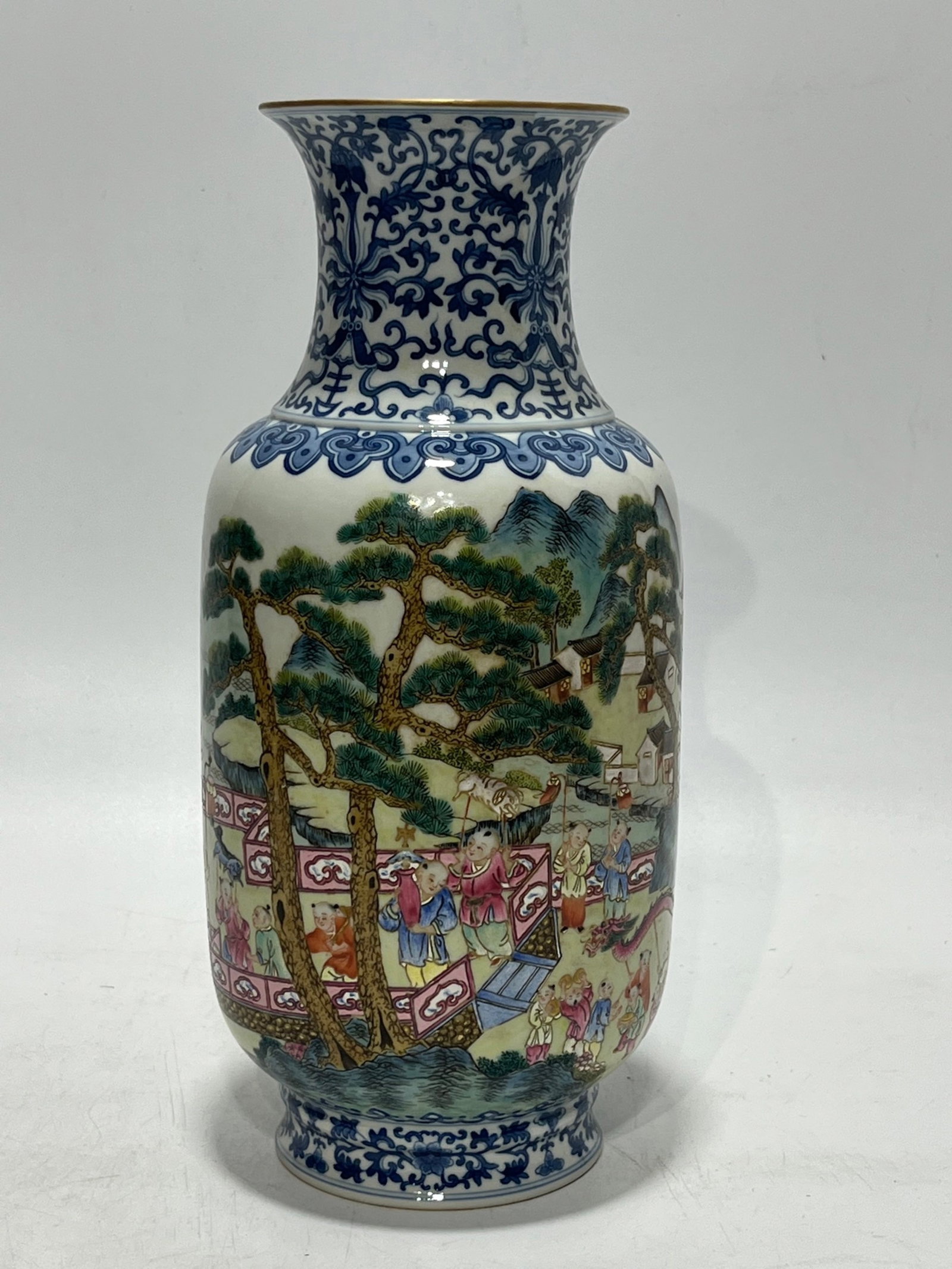 An Exquisite Famille-Rose Blue and White Painted Gold Landscape and Figure Pattern Vase: An Exquisite Famille-Rose Blue and White Painted Gold Landscape and Figure Pattern Vase,Qing Dynasty,China,Qianlong Four-character Mark,Size:10.6in 粉彩青花描金