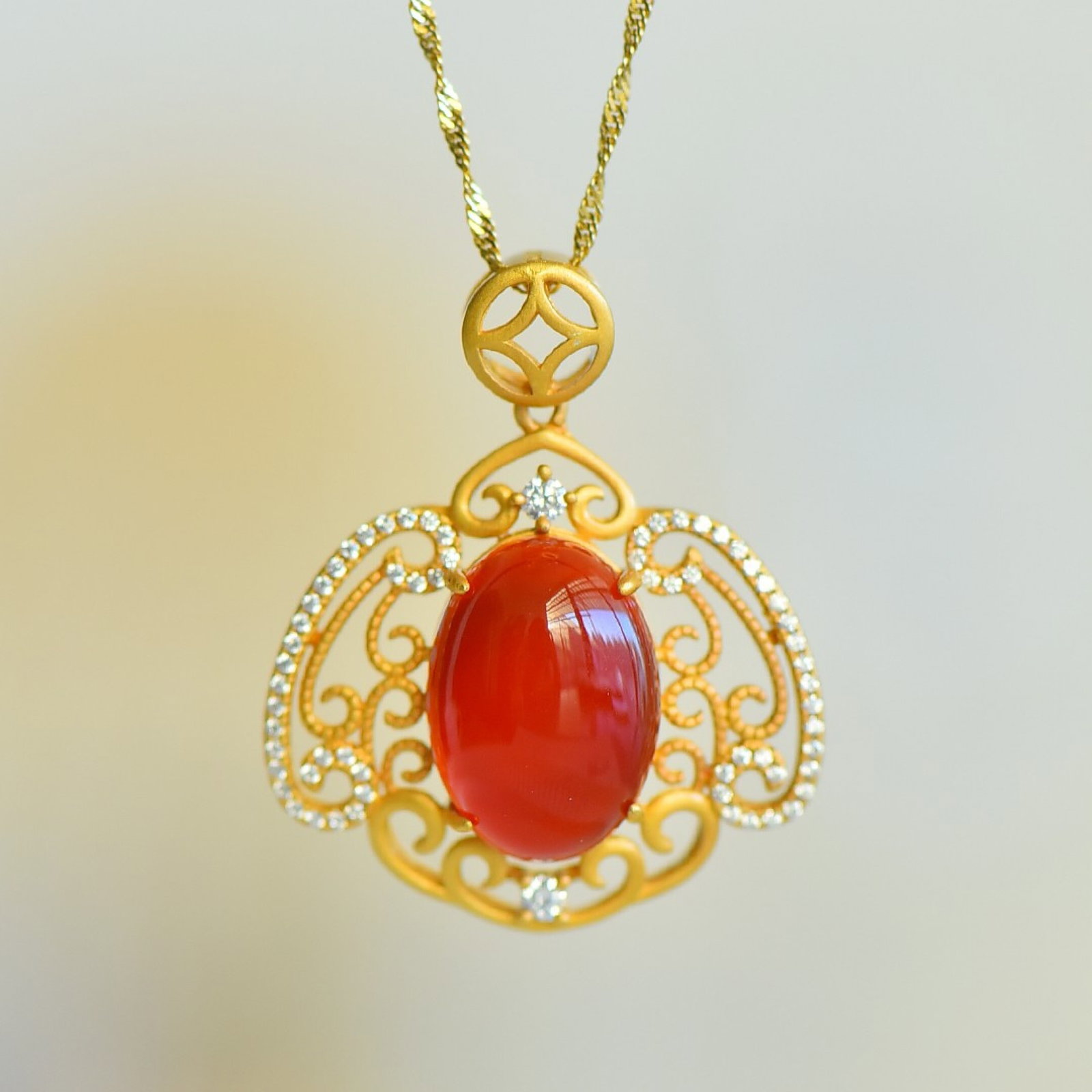 An Exquisite Sterling Silver-Gold Plated Inlaid Red Agate Necklace,Inlaid Diamond: An Exquisite Sterling Silver-Gold Plated Inlaid Red Agate Necklace,Inlaid Diamond,Size:13mmx18mm
