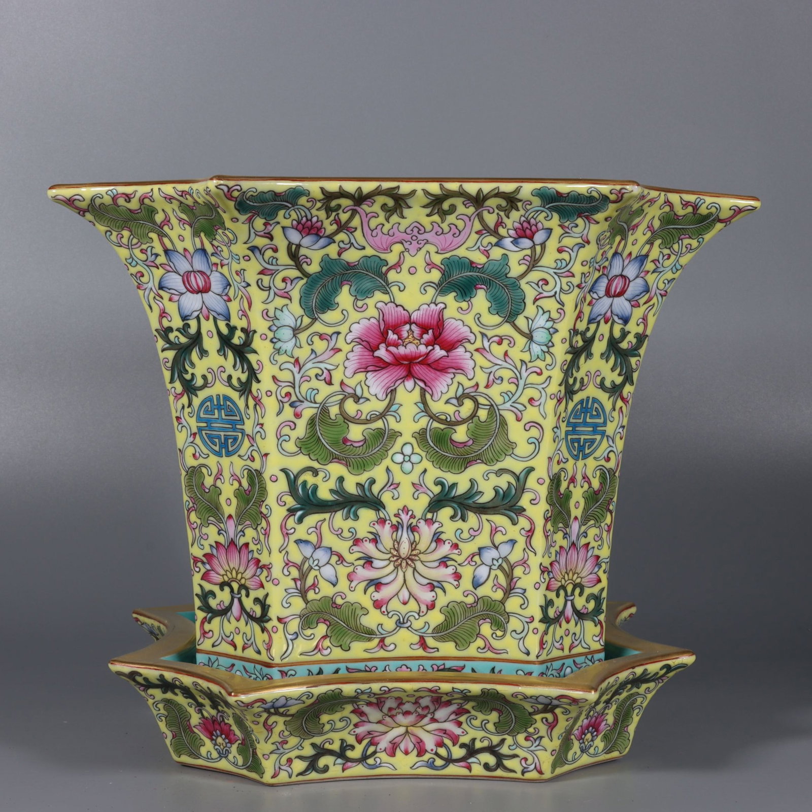 An Exquisite Yellow Ground Famille-Rose Lotus Pattern Flowerpot: An Exquisite Yellow Ground Famille-Rose Lotus Pattern Flowerpot,Qing Dynasty,China,Qianlong Four-character Mark,Size:8.1inx9.6in