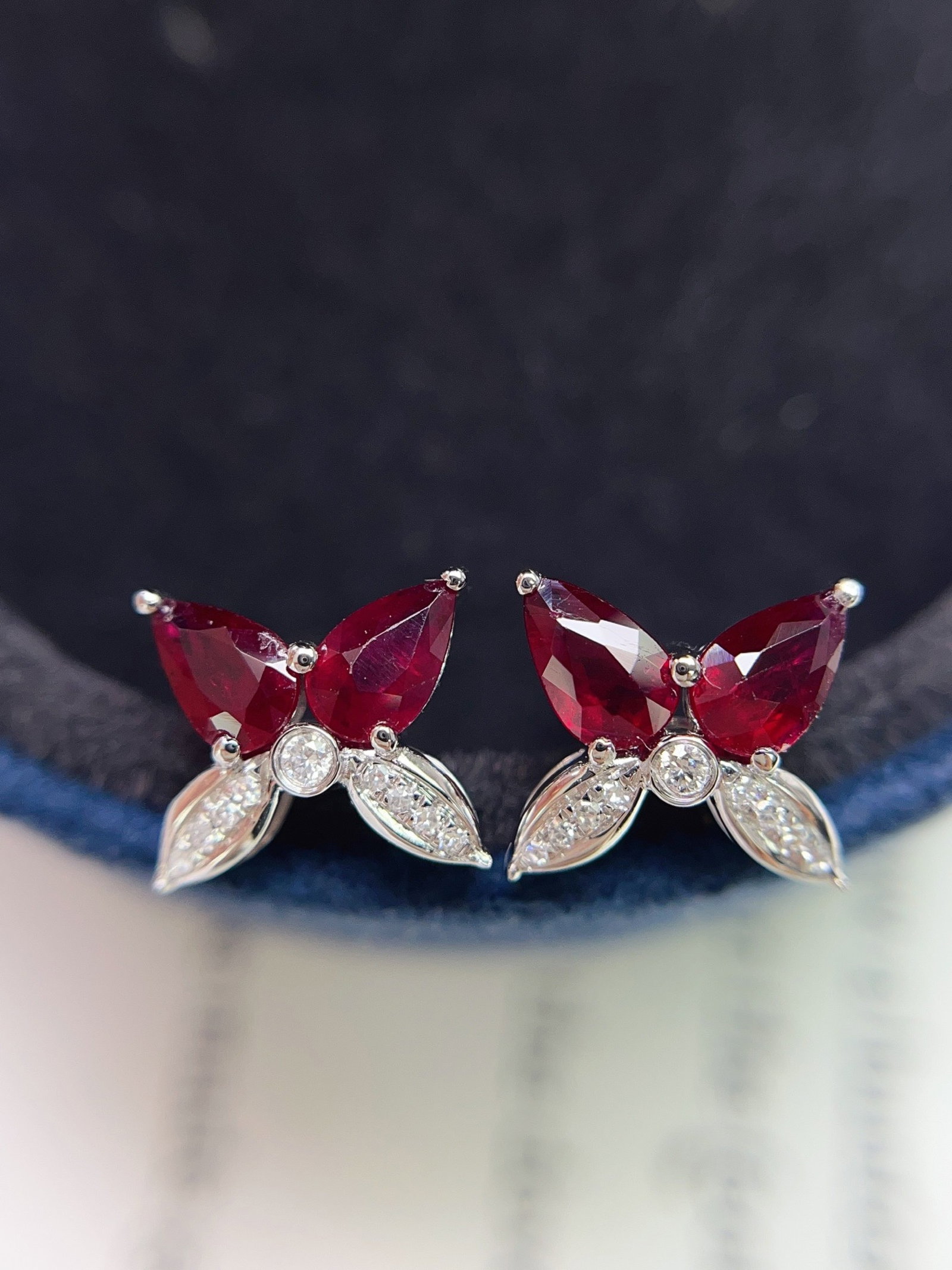 A Pair of Exquisite 18k Gold Inlaid 1.20ct Natural Ruby Earrings,Inlaid Diamond: A Pair of Exquisite 18k Gold Inlaid 1.20ct Natural Ruby Earrings,Inlaid Diamond,Total Weight:1.11g 一对18k金镶 1.20ct 天然红宝石耳钉,&