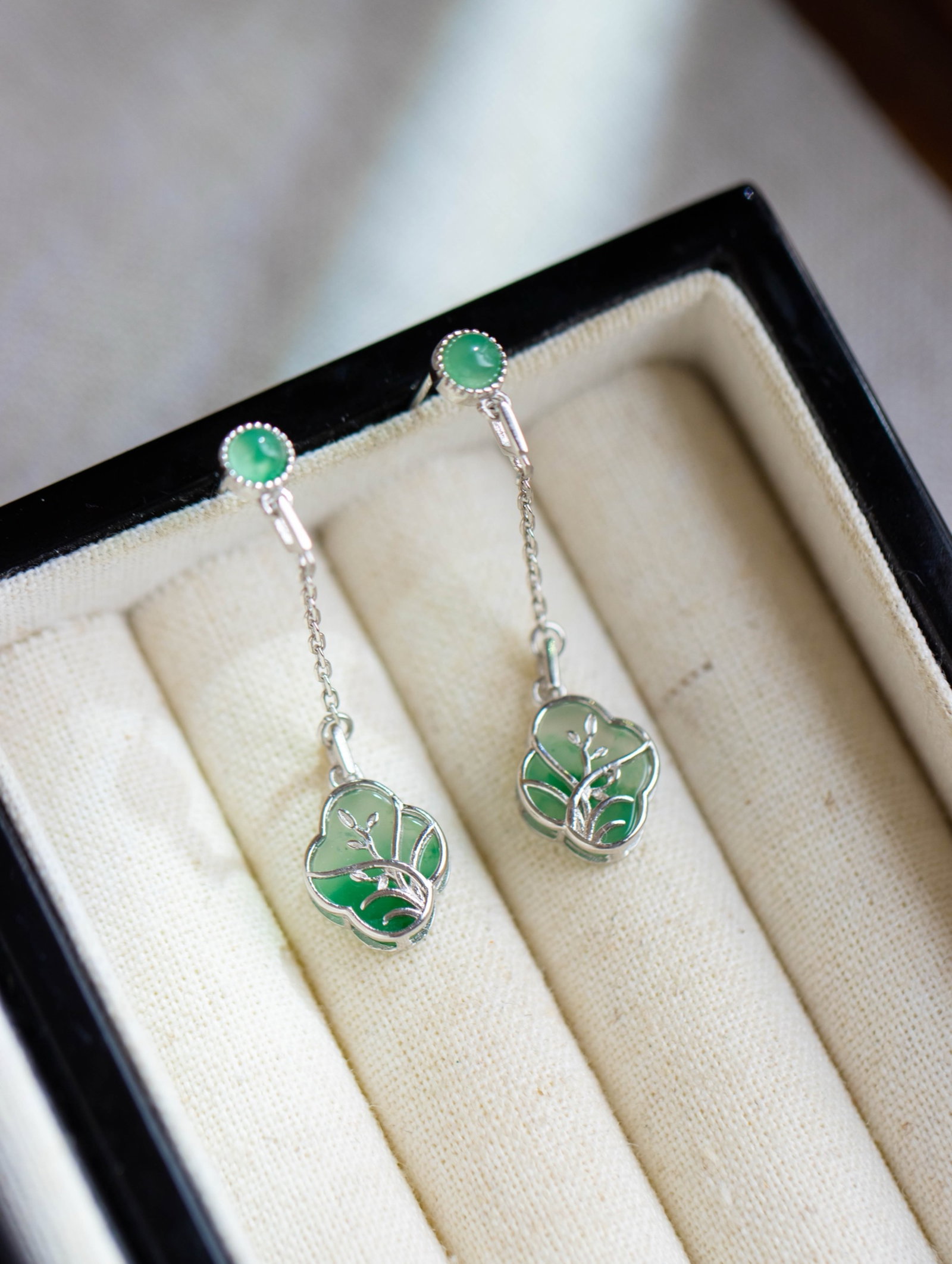 A Pair of Exquisite Sterling Silver Inlaid Jadeite Earrings: A Pair of Exquisite Sterling Silver Inlaid Jadeite Earrings 一对纯银镶翡翠耳环