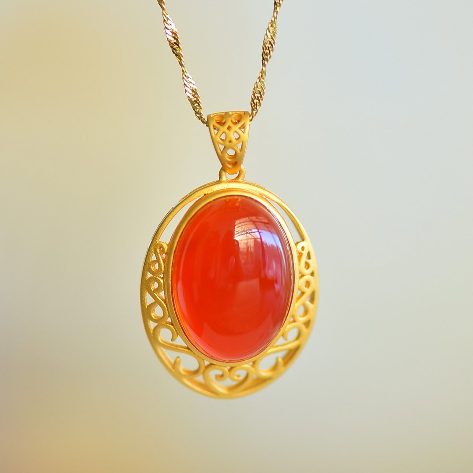 An Exquisite Sterling Silver-Gold Plated Inlaid Red Agate Necklace: An Exquisite Sterling Silver-Gold Plated Inlaid Red Agate Necklace,Size:13mmx18mm 纯银镀金镶红玛瑙项链