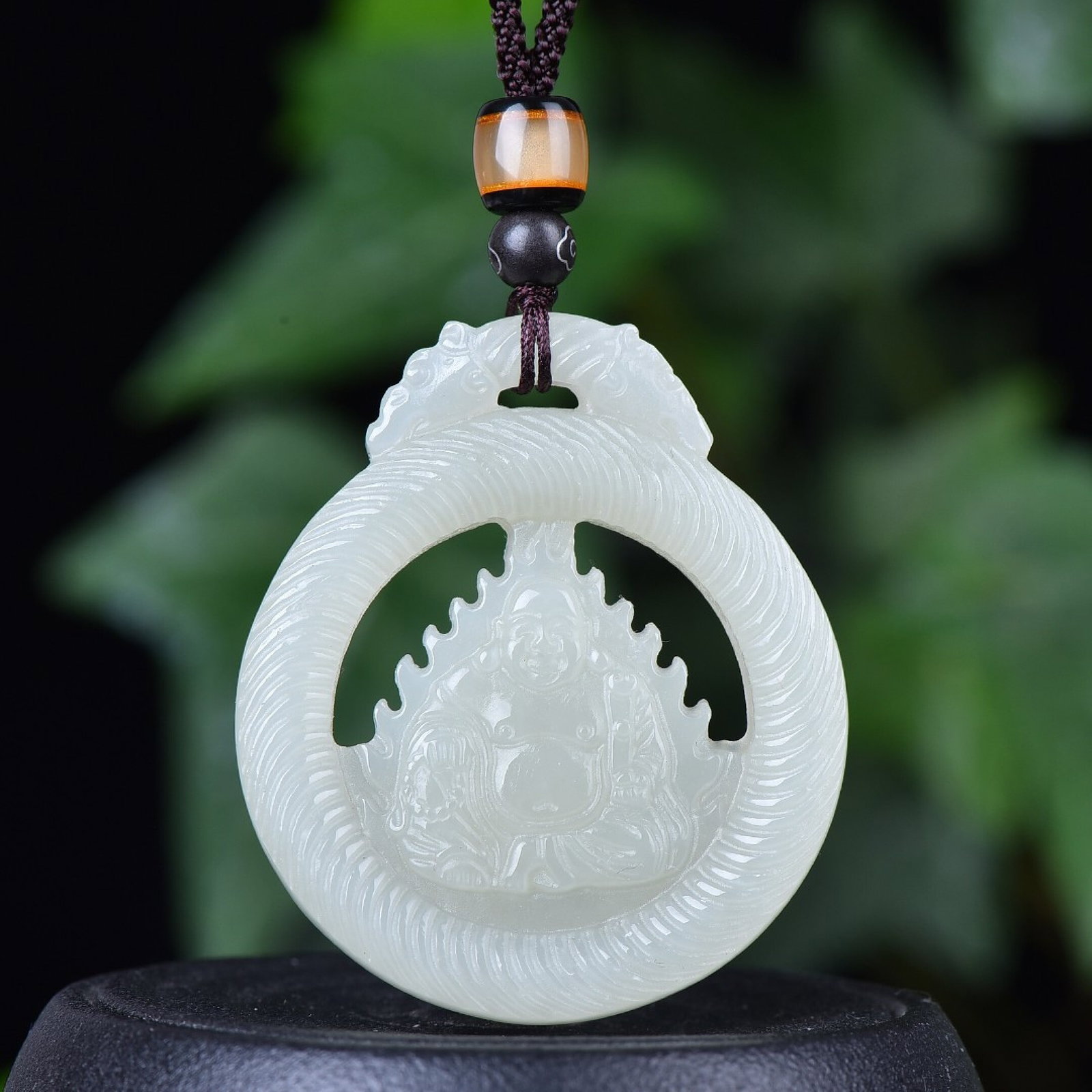 An Exquisite White Jade Hollow Buddha Pattern Pendant: An Exquisite White Jade Hollow Buddha Pattern Pendant,Size:42mmx49mm (寓意)吉祥 玉脂白润