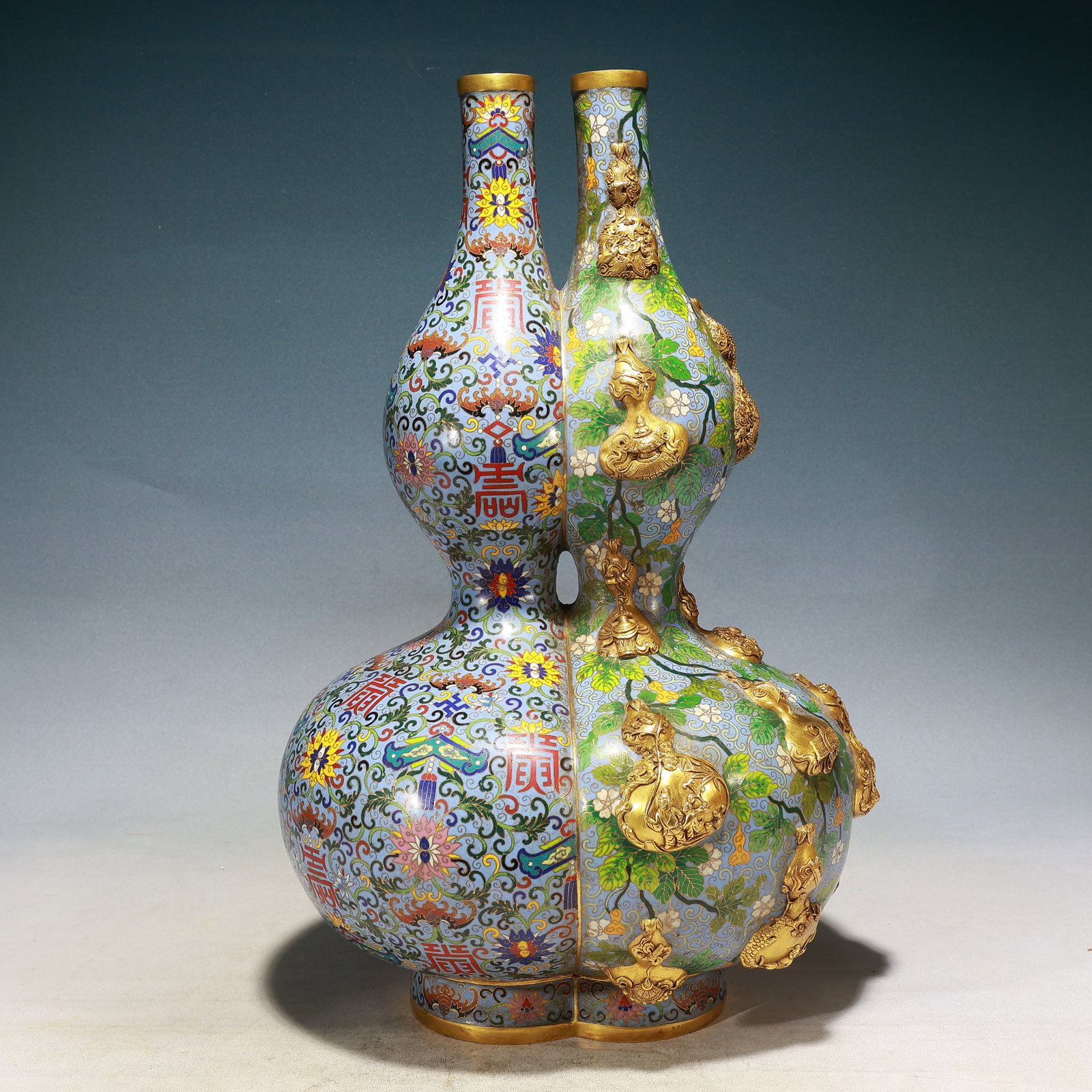 A Huge Cloisonne Bats and Peach Gourd Pattern Gourd-Shaped Vase: A Huge Cloisonne Bats and Peach Gourd Pattern Gourd-Shaped Vase,Qing Dynasty, China,Qianlong Six-character Mark,Size:13.8inx11.4inx23.6in,Weight:16400g