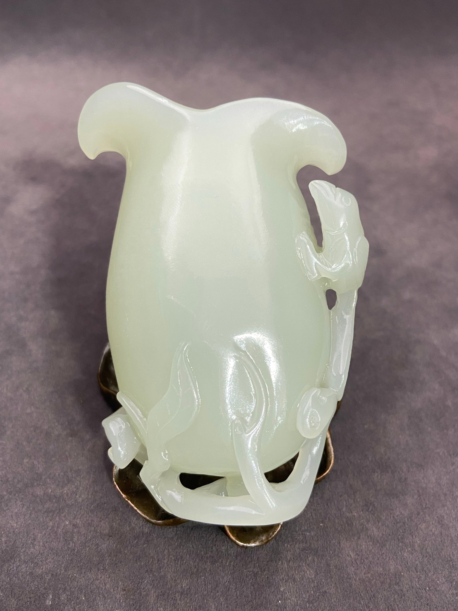 An Exquisite White Jade Bird Pattern Floral Frog: An Exquisite White Jade Bird Pattern Floral Frog,Qing Dynasty,China,Size:85mmx60mmx28.6mm,Weight:117g 白玉鸟纹花插,中国清代