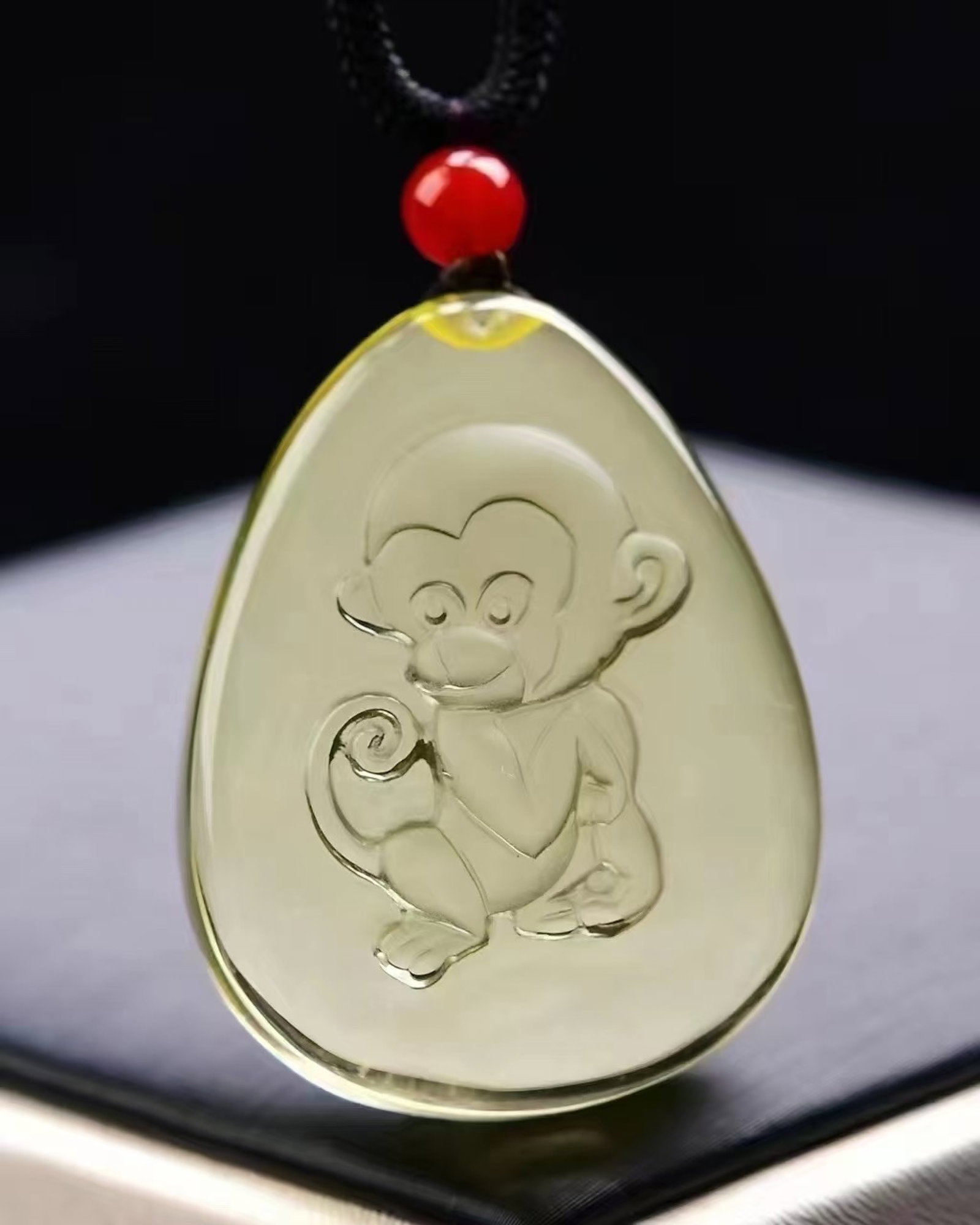 An Exquisite Crystal Monkey Pattern Pendant - 2