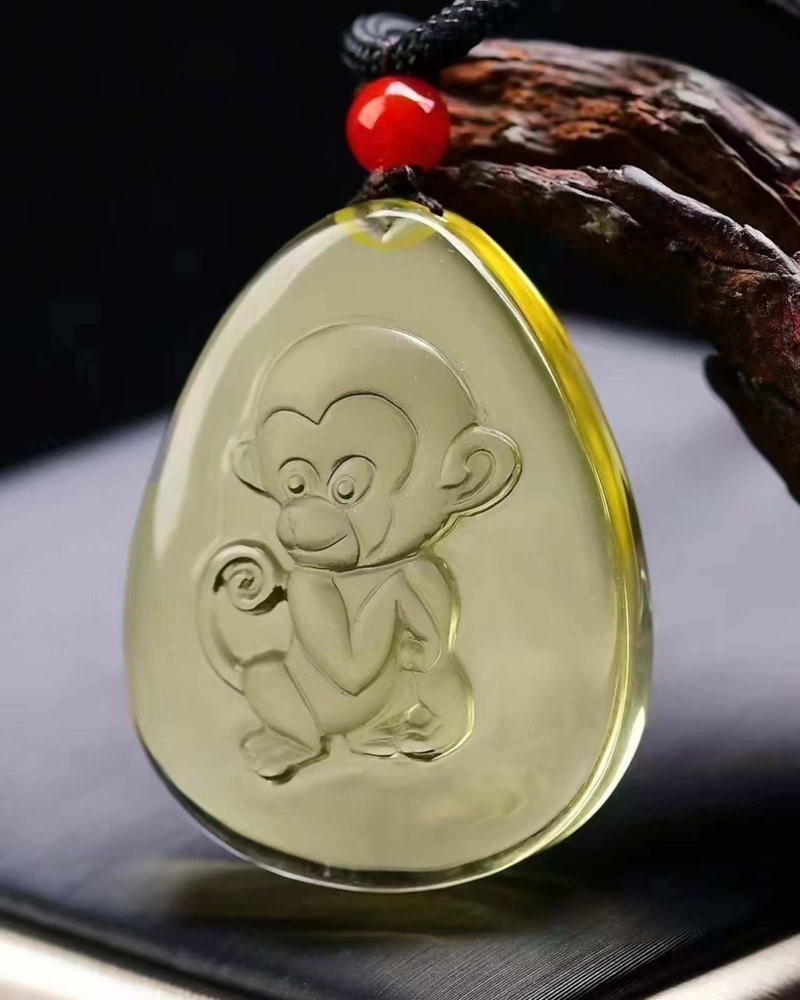 An Exquisite Crystal Monkey Pattern Pendant - 3