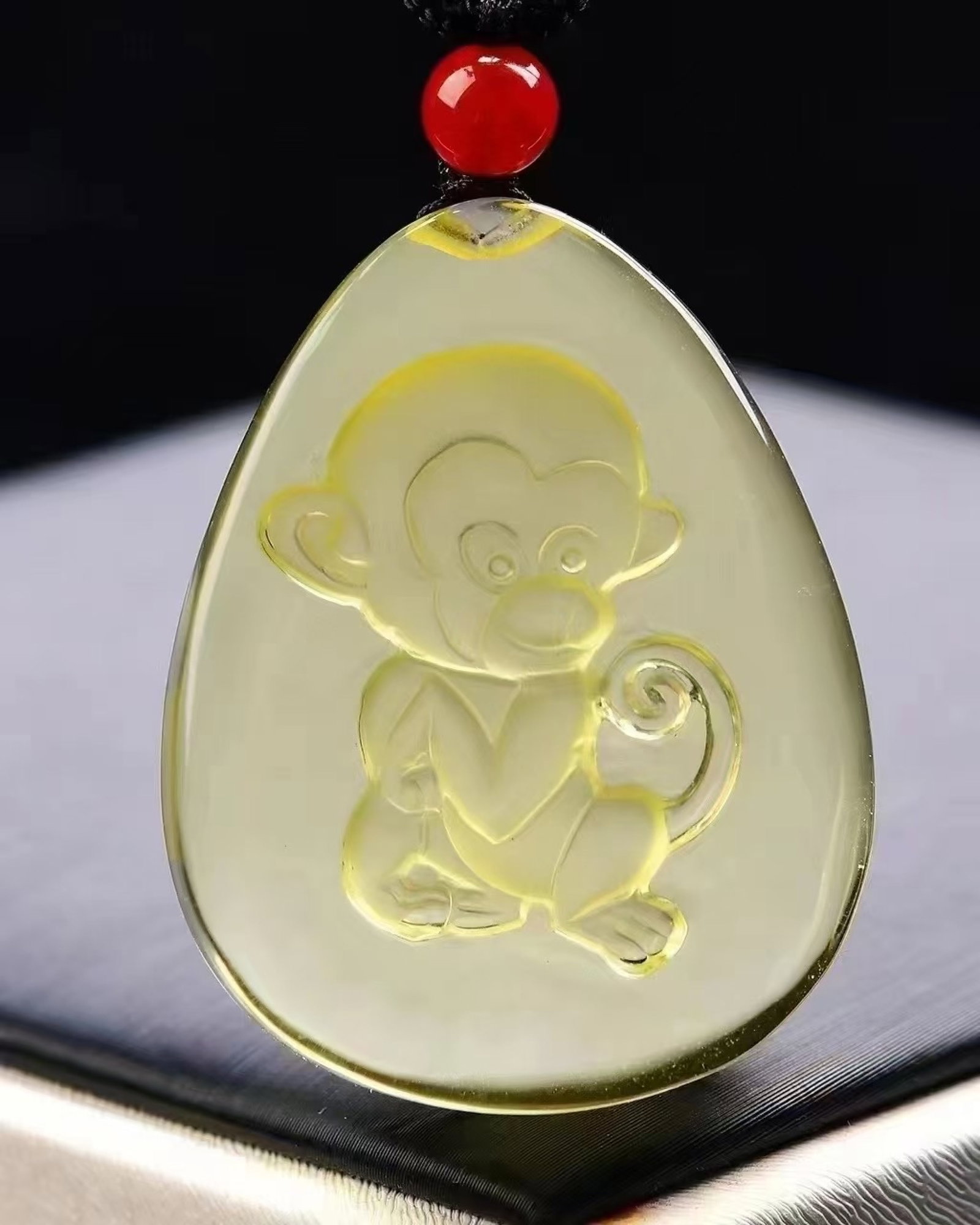 An Exquisite Crystal Monkey Pattern Pendant - 4