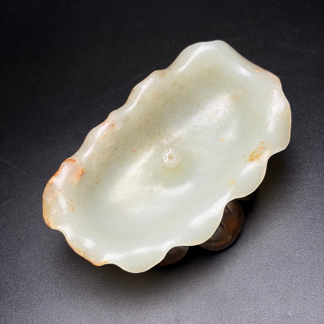 An Exquisite White Jade Lotus Leaf-Shaped Incense holder: An Exquisite White Jade Lotus Leaf-Shaped Incense holder,Qing Dynasty,China,Size:57mmx98mmx21mm,Weight:70g 白玉荷叶形香插,中国清代