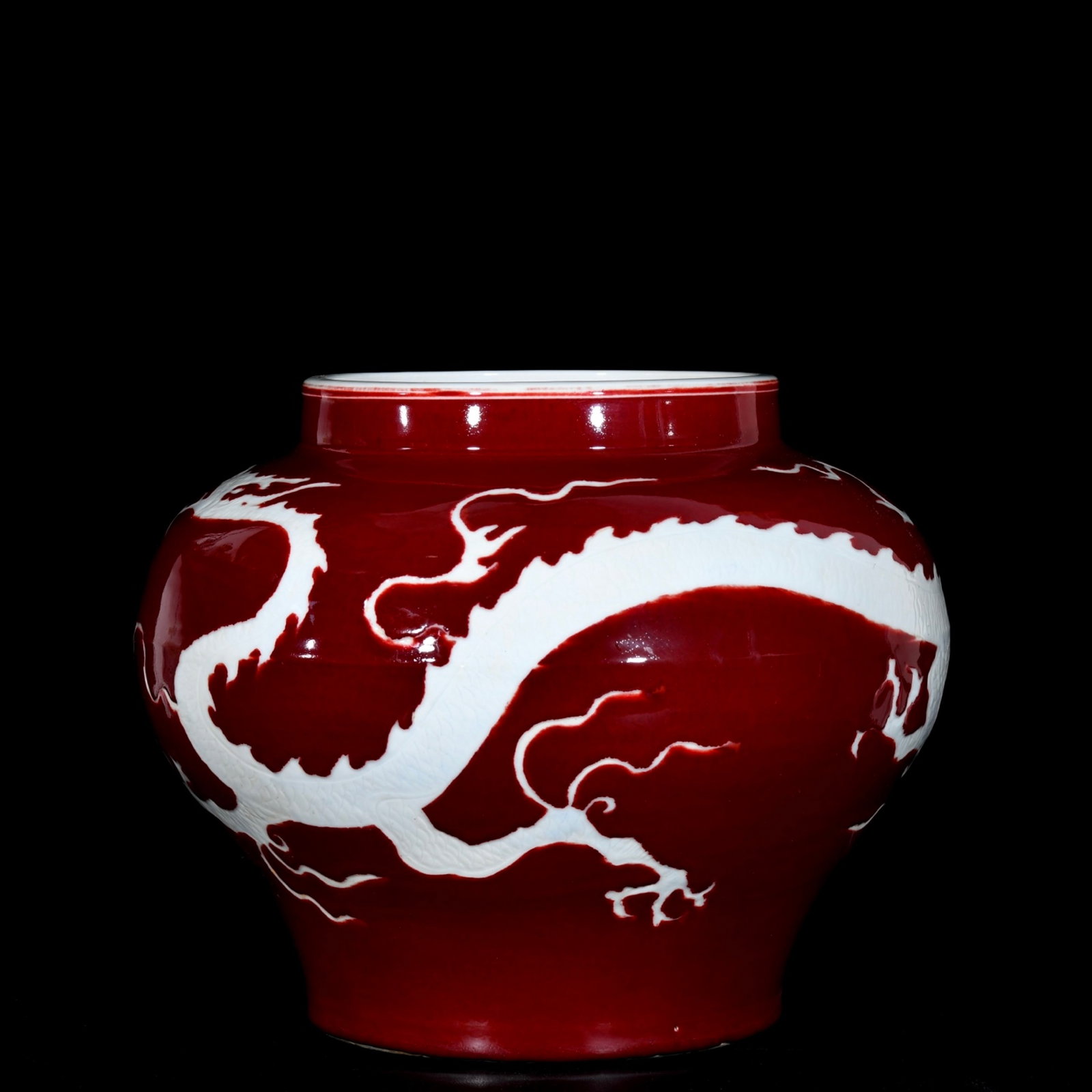 A Rare Ji Red Glazed Auspicious Cloud and Dragon Pattern Jar - 3