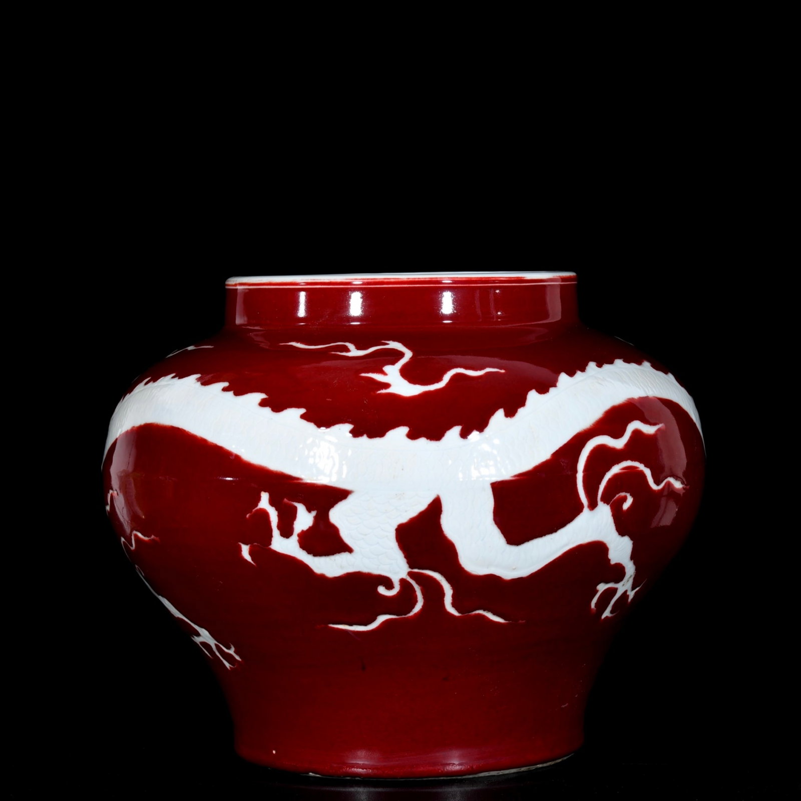 A Rare Ji Red Glazed Auspicious Cloud and Dragon Pattern Jar - 4