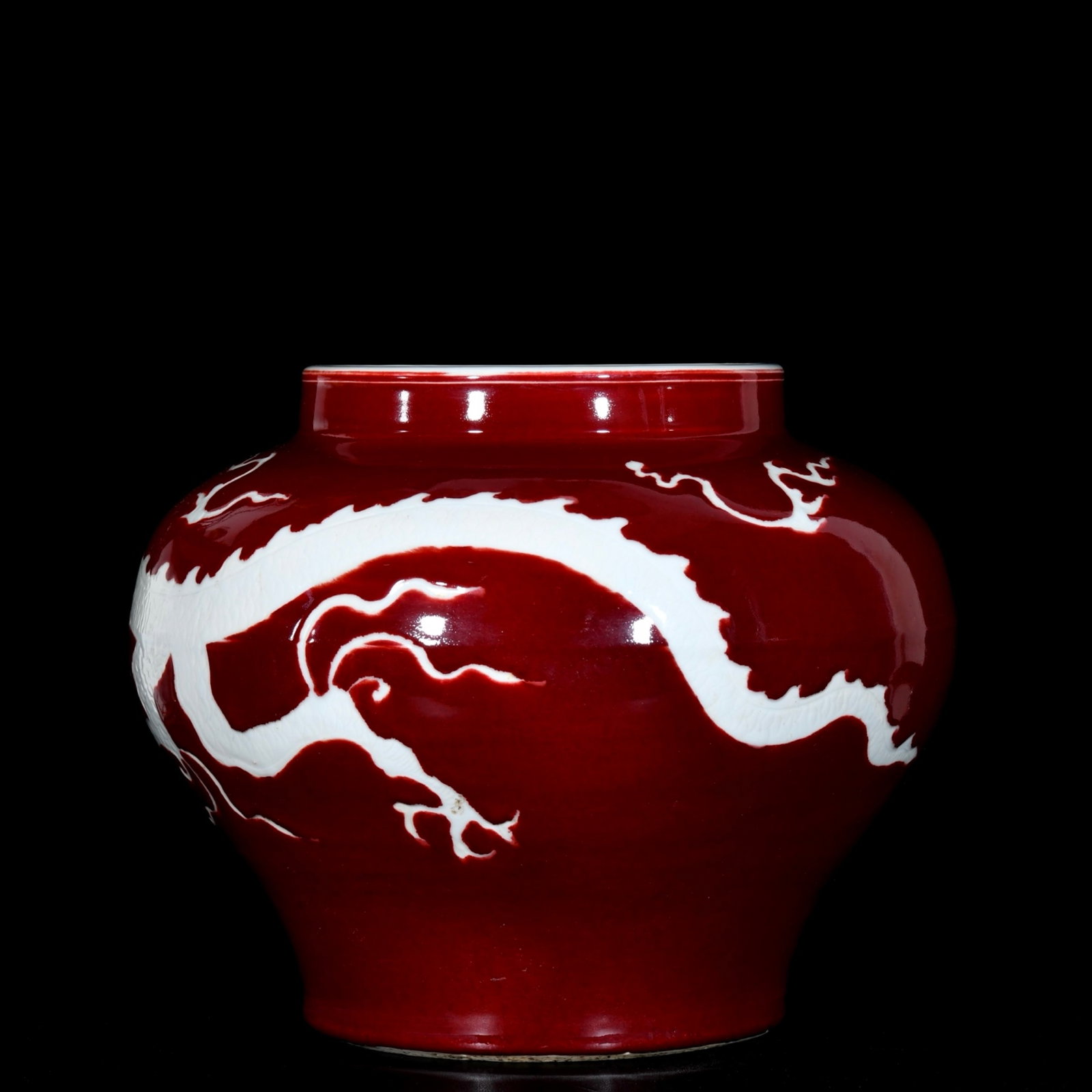 A Rare Ji Red Glazed Auspicious Cloud and Dragon Pattern Jar - 6