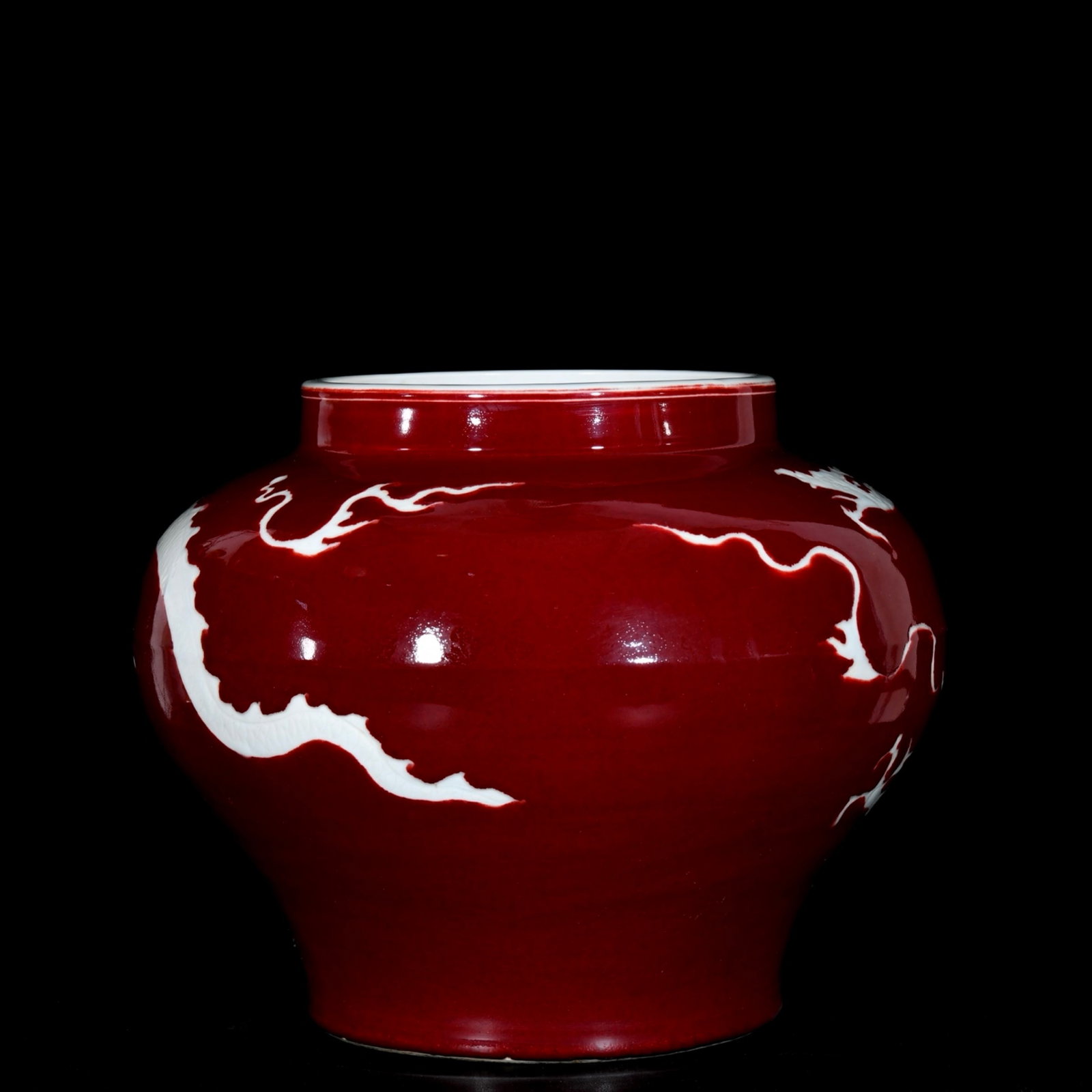 A Rare Ji Red Glazed Auspicious Cloud and Dragon Pattern Jar - 7
