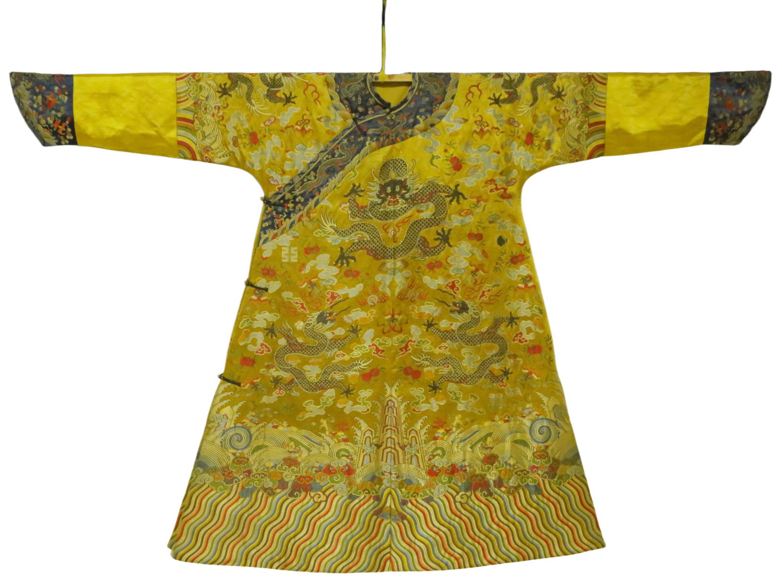An Exquisite Kesi Imperial Robe: An Exquisite Kesi Imperial Robe,Qing Dynasty, China,Size:74.8inx51.2in 缂丝龙袍,中国清代