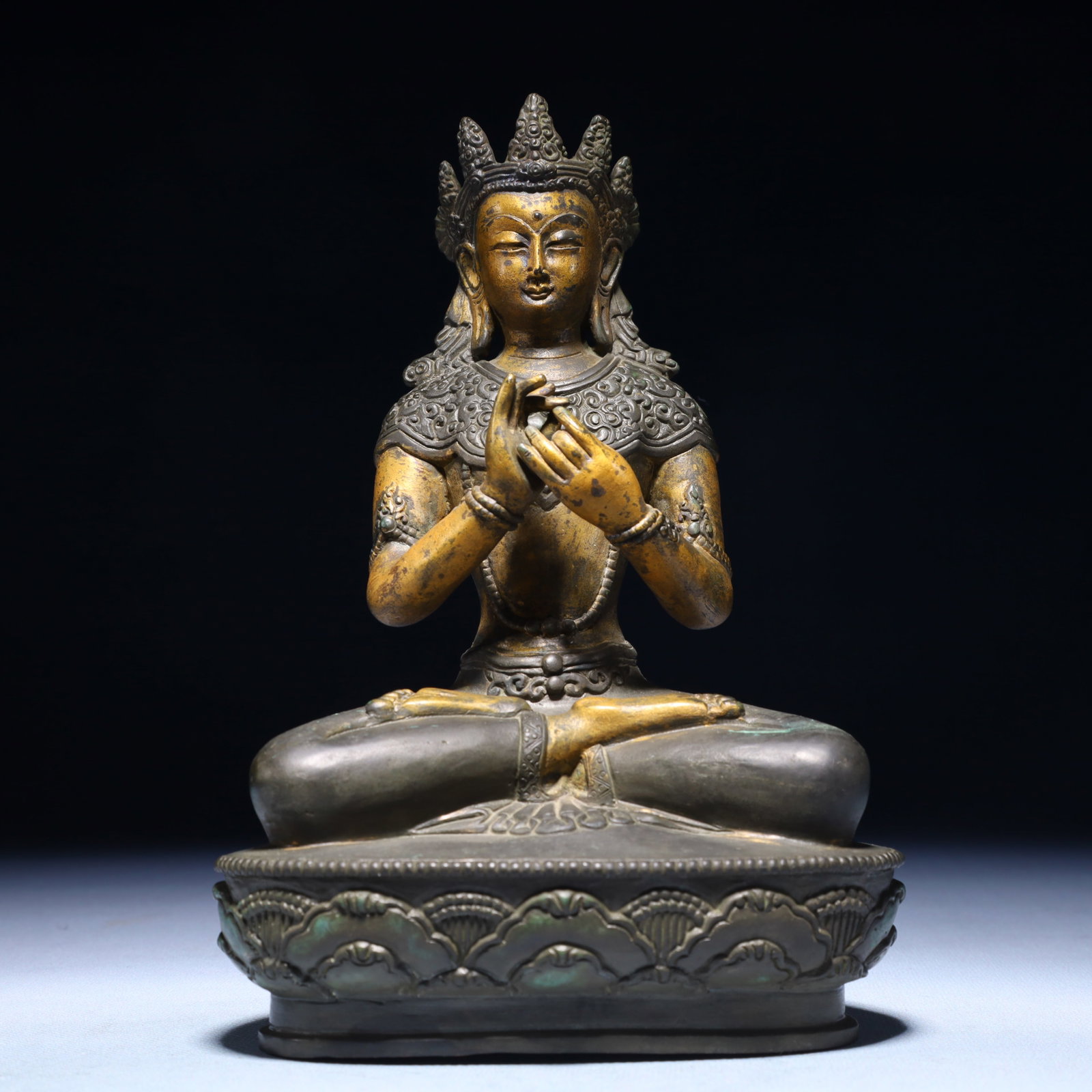 A Solemn Gilt Bronze Statue of Sakyamuni: A Solemn Gilt Bronze Statue of Sakyamuni,Qing Dynasty,China,Size:5.9inx3.5inx8.3in,Weight:2300g 铜漆金释迦摩尼像,中国清代
