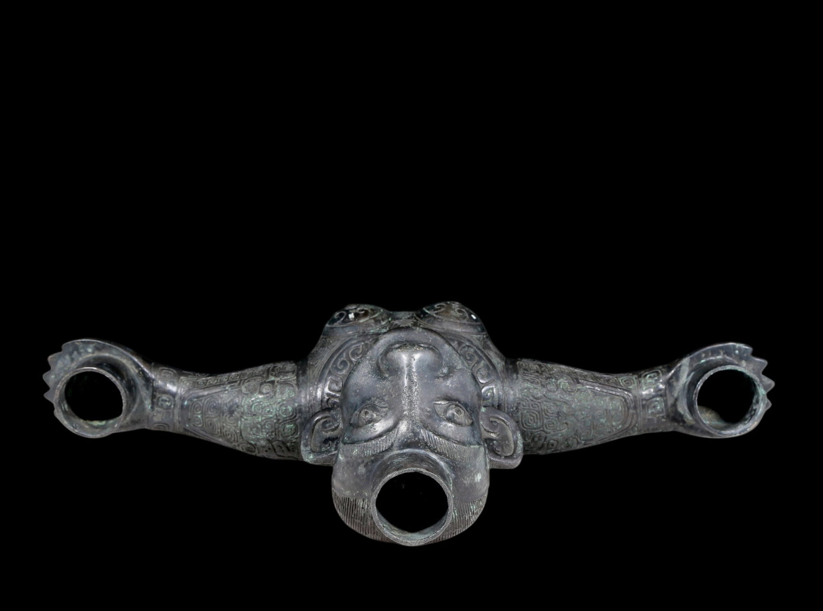 A precious bronze figure candlestick - 14
